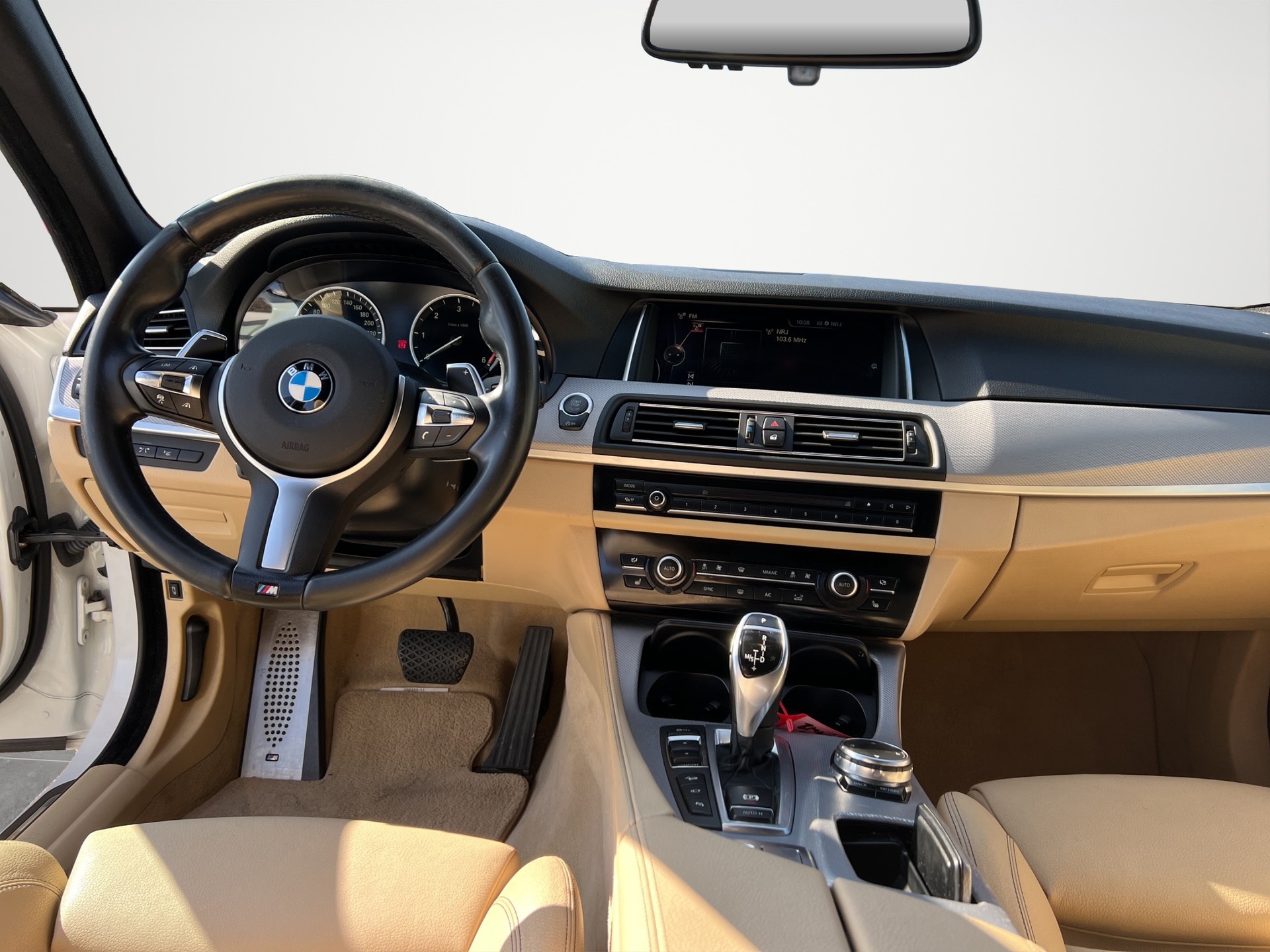 BMW 530d xDrive Touring-image-12
