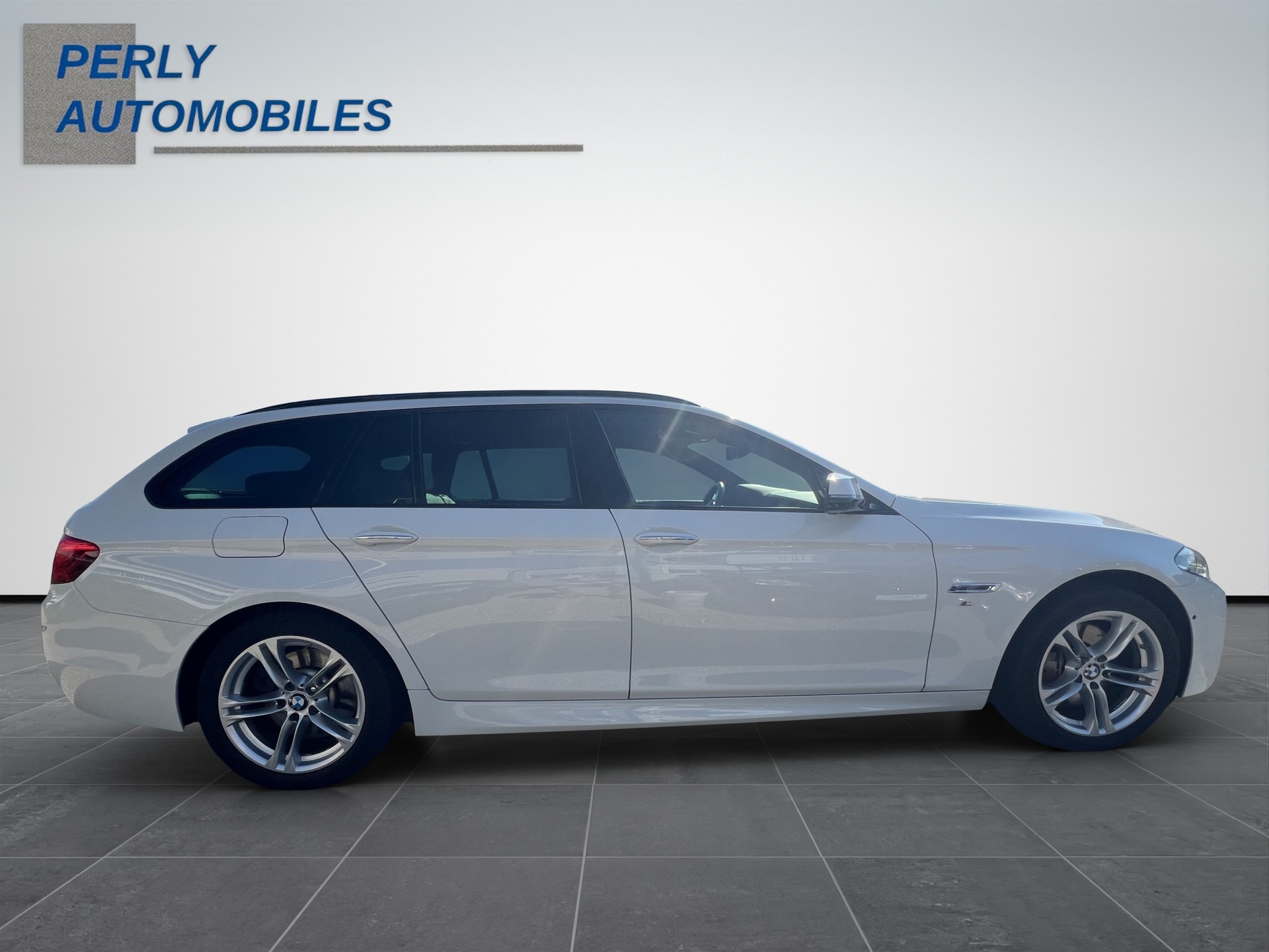 BMW 530d xDrive Touring-image-6