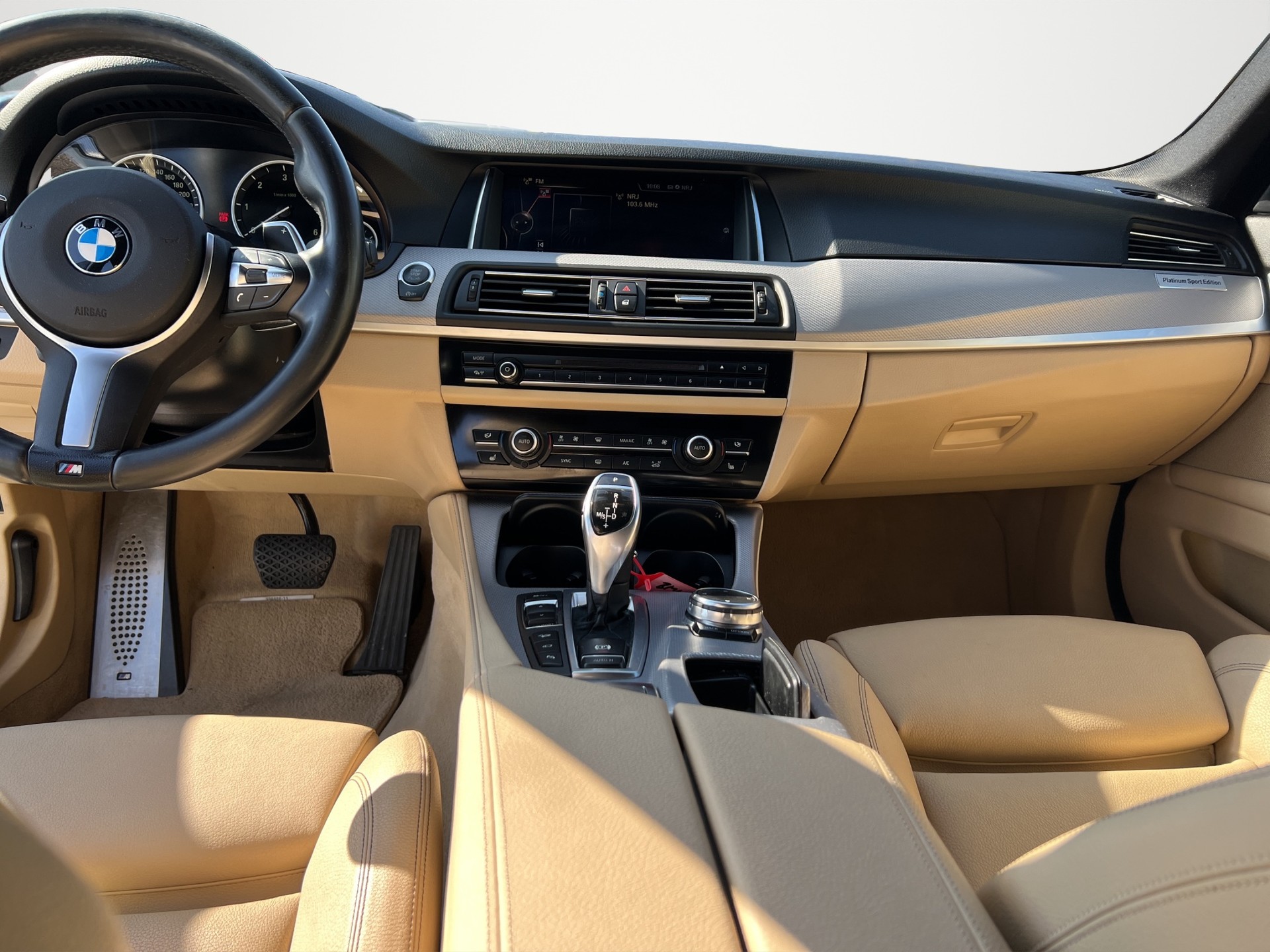 BMW 530d xDrive Touring-image-13