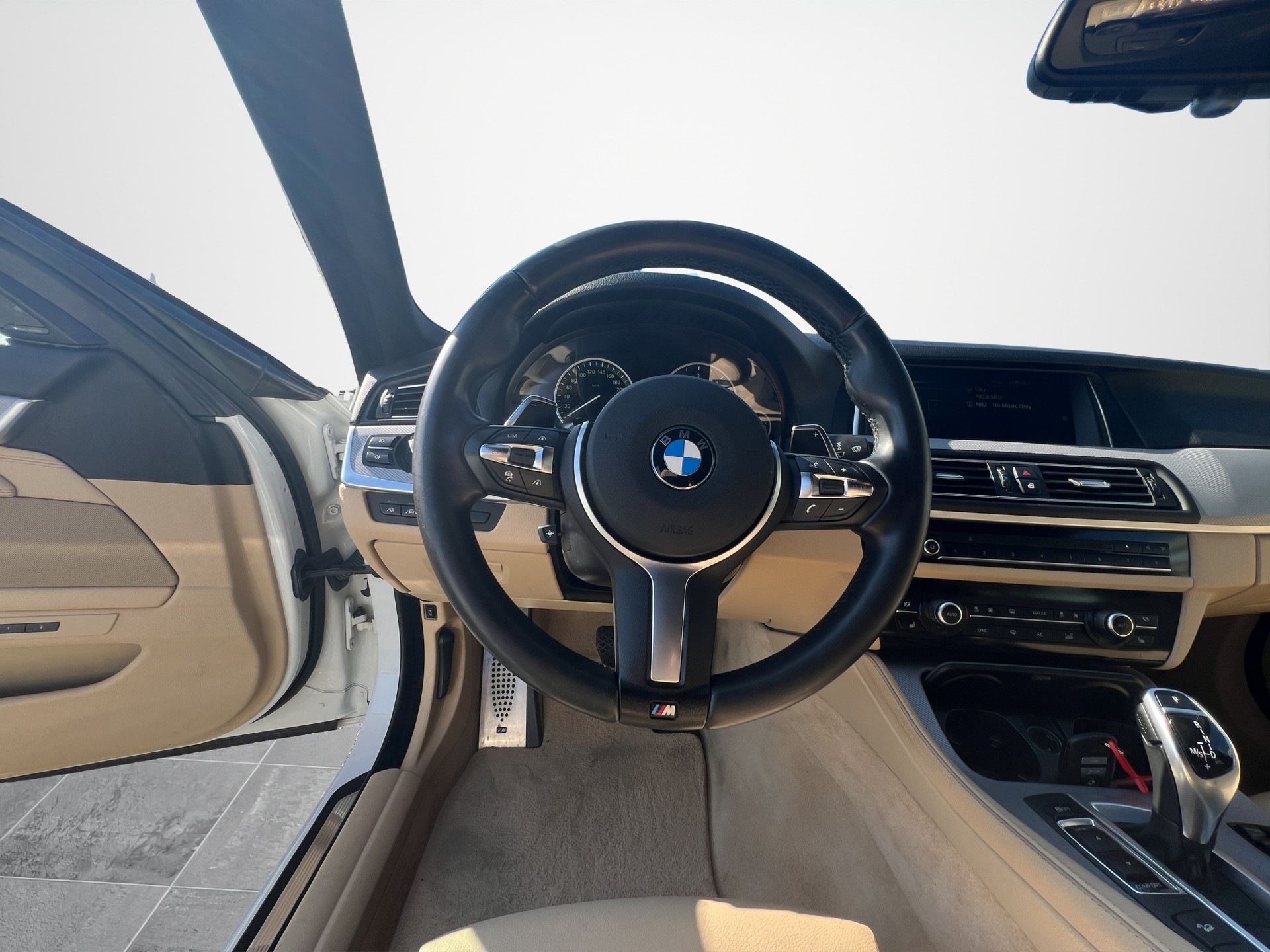 BMW 530d xDrive Touring-image-9