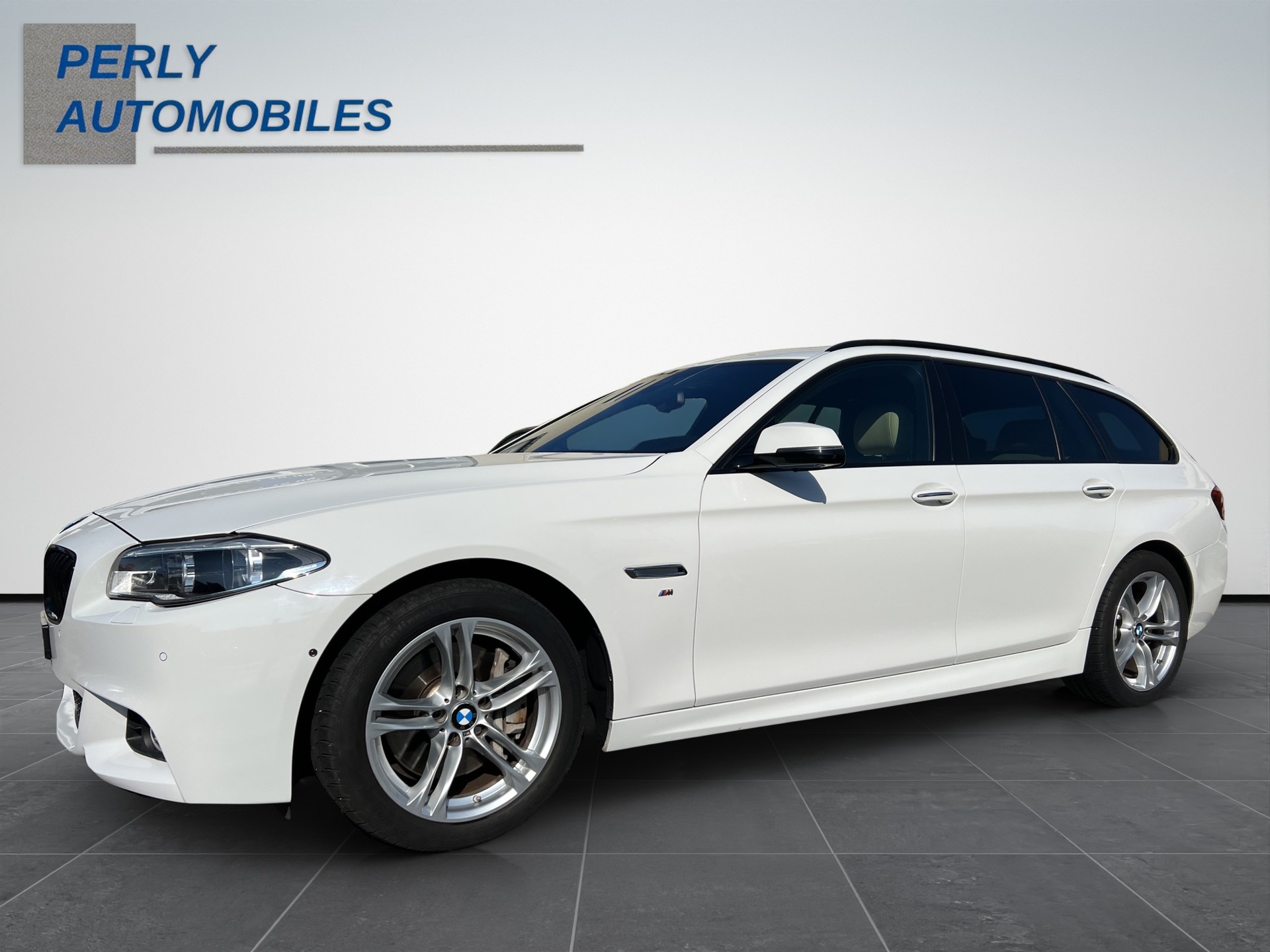 BMW 530d xDrive Touring-showroom-element-1