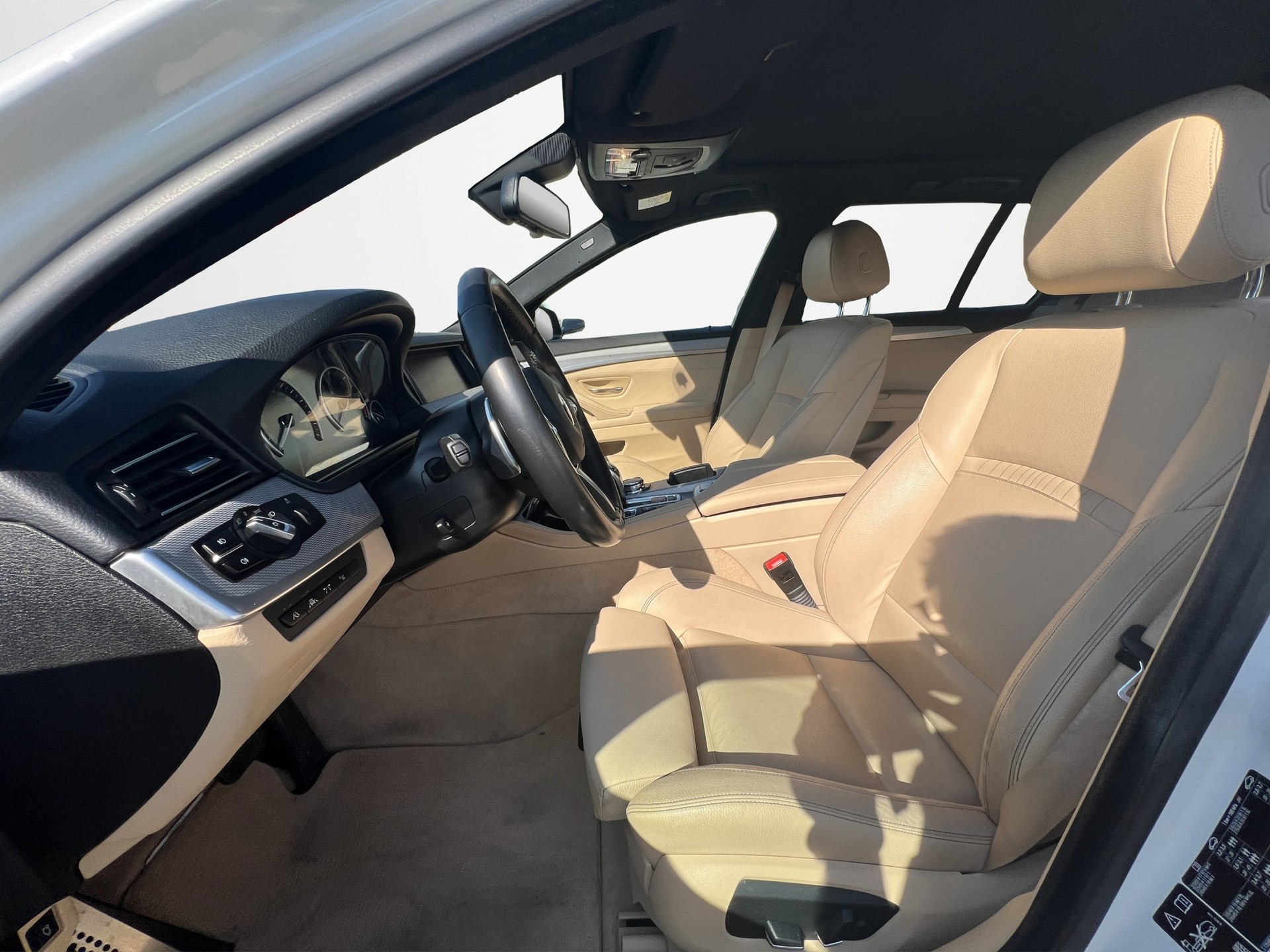 BMW 530d xDrive Touring-image-8