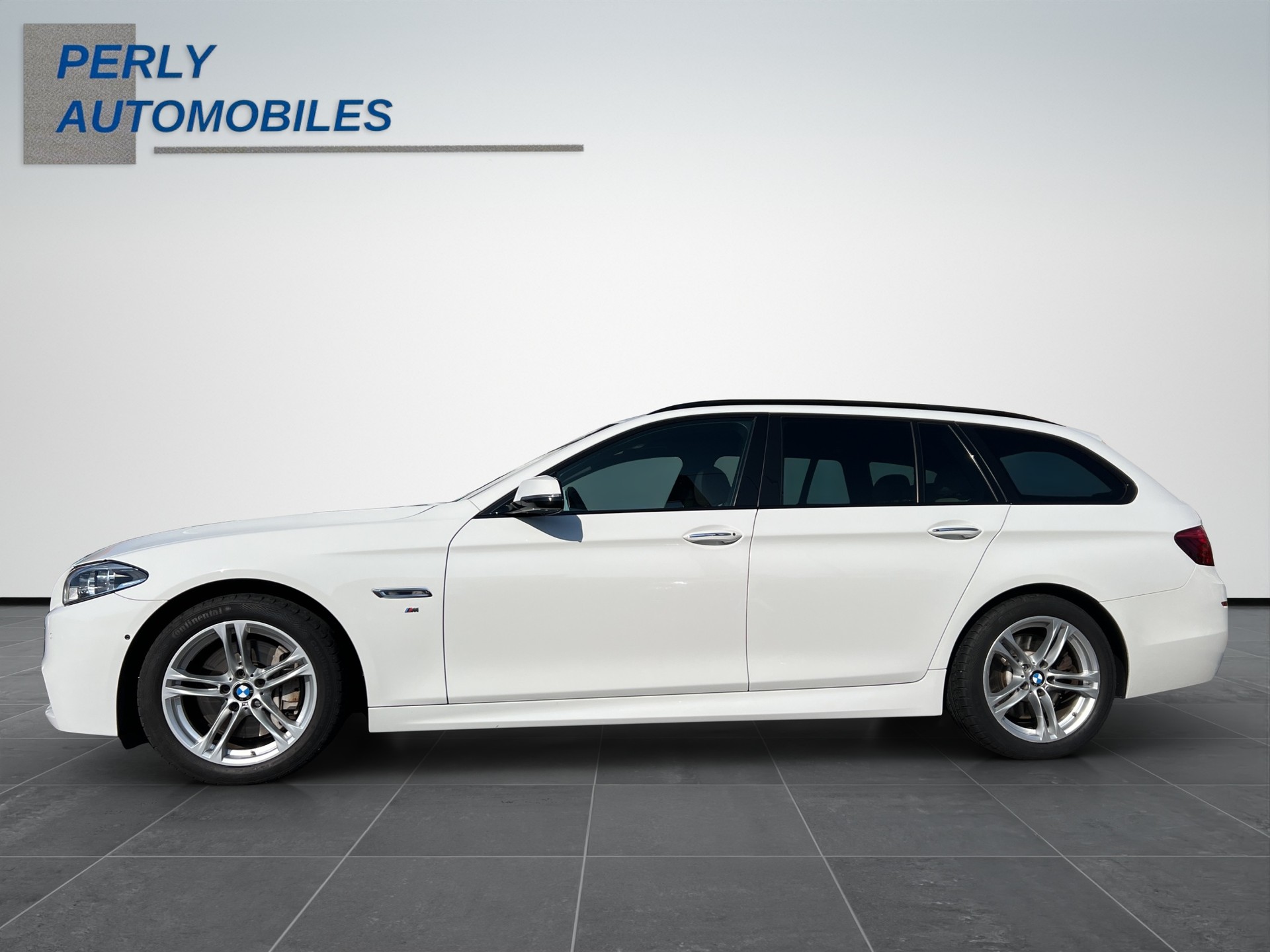 BMW 530d xDrive Touring-showroom-element-2