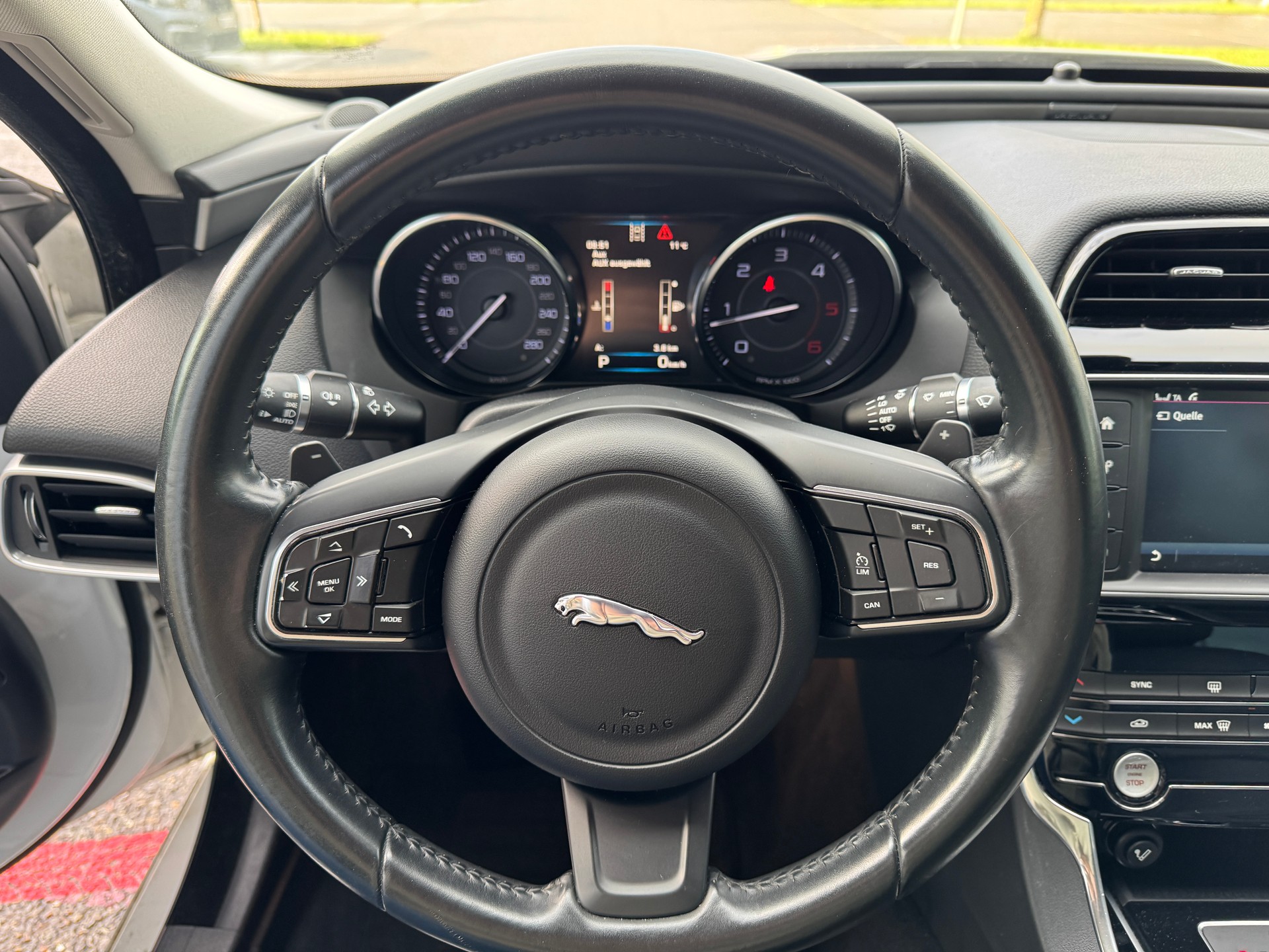 JAGUAR XE 20d Pure Automat-image-5