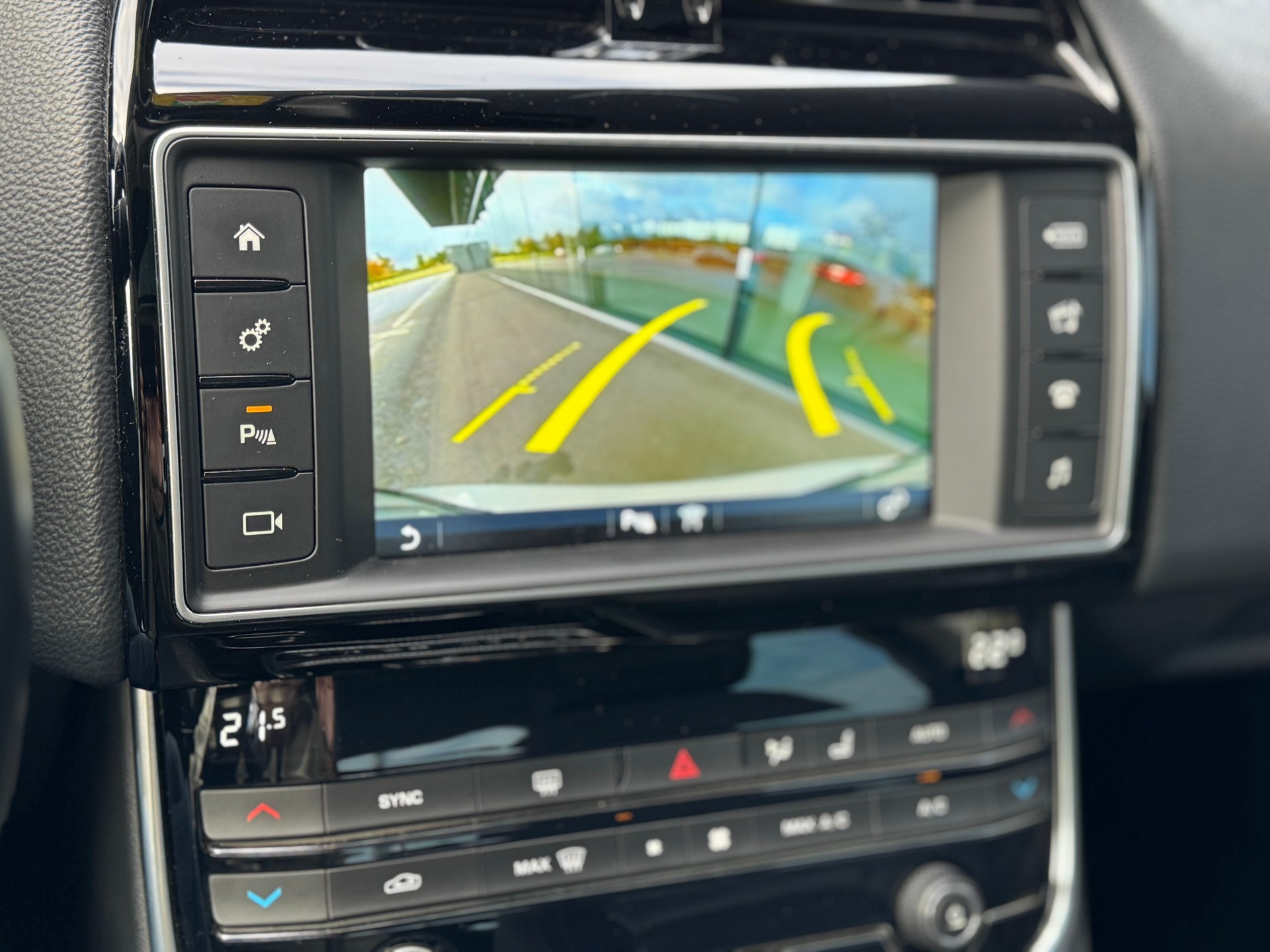 JAGUAR XE 20d Pure Automat-image-7