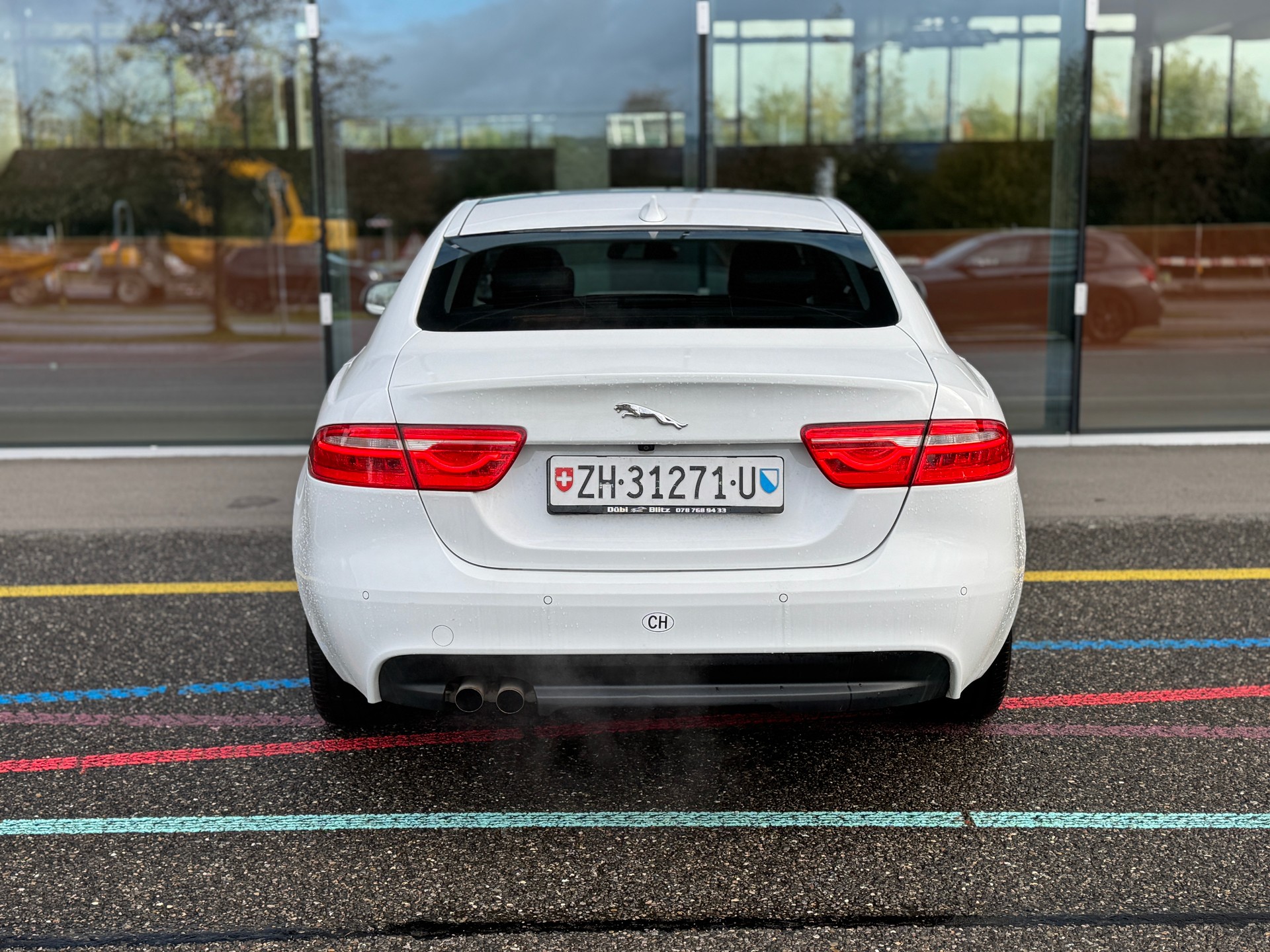 JAGUAR XE 20d Pure Automat-image-14