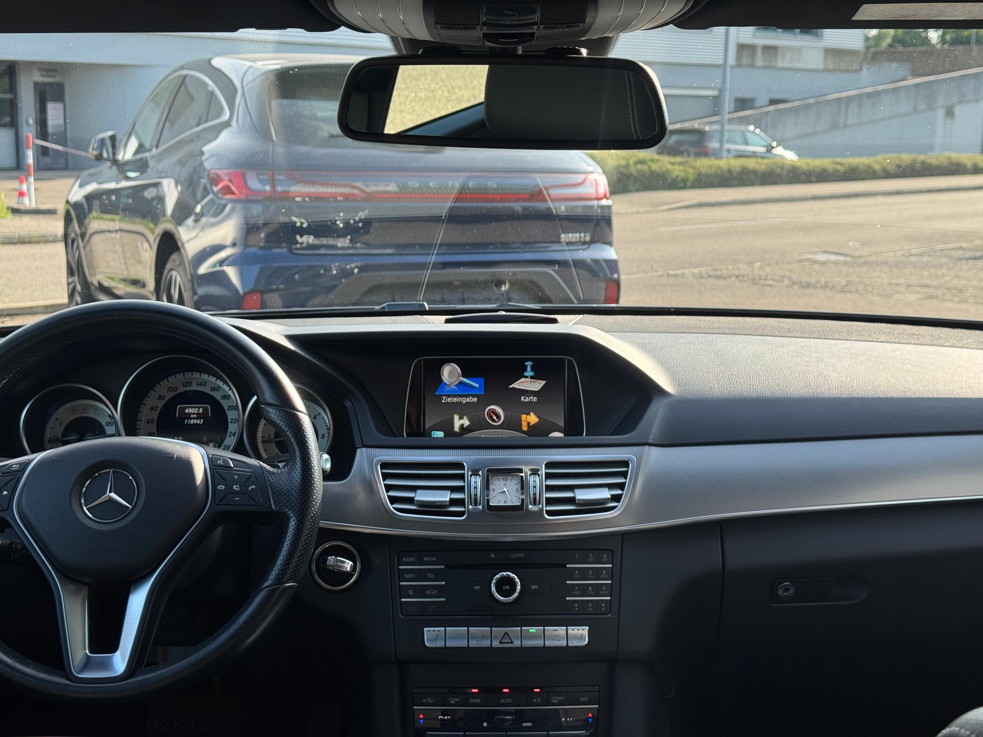 MERCEDES-BENZ E 200 BlueTEC Avantgarde 7G-Tronic-image-9