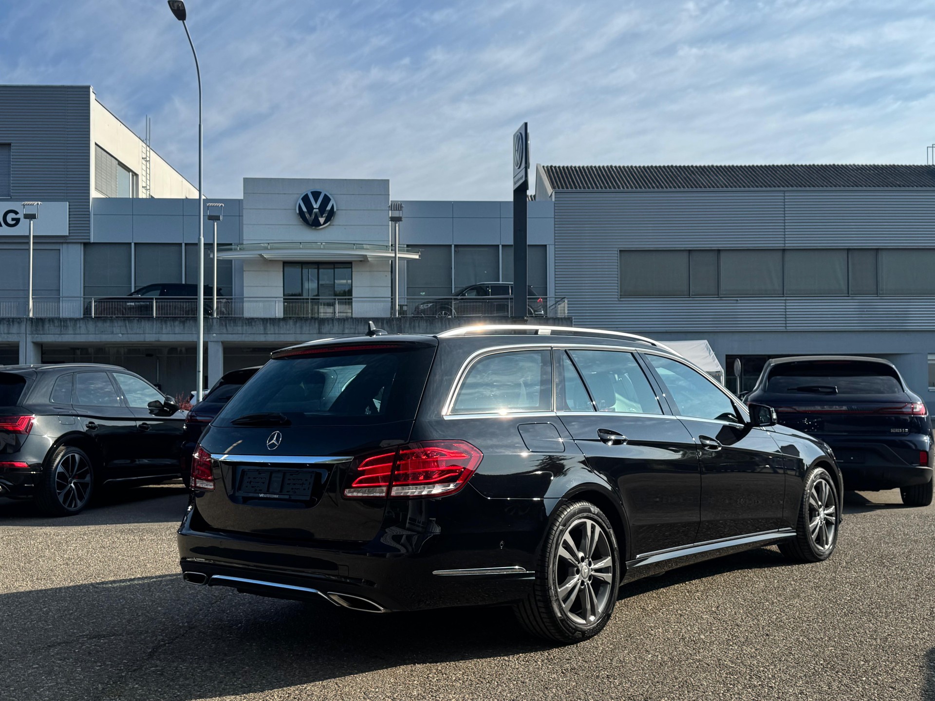 MERCEDES-BENZ E 200 BlueTEC Avantgarde 7G-Tronic-showroom-element-2