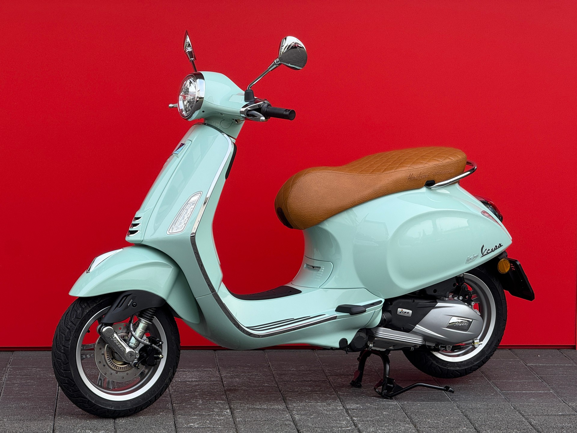 PIAGGIO Vespa 125 Primavera ABS Celebrate 40th-image-11