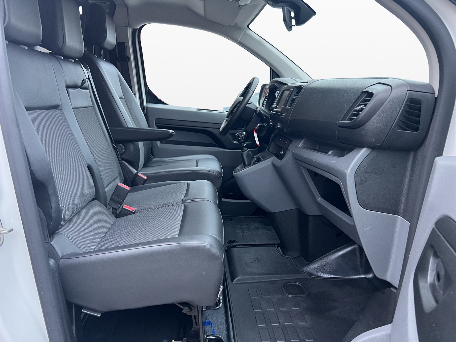 PEUGEOT Expert 2.0 BlueHDi 150 S&S Allure Standard-image-14