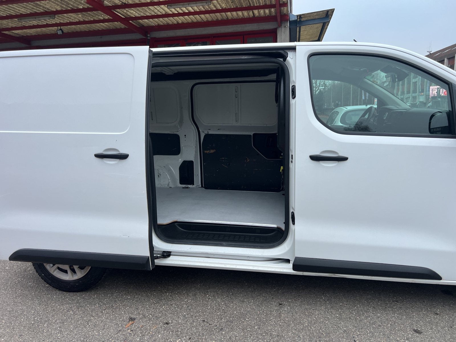 PEUGEOT Expert 2.0 BlueHDi 150 S&S Allure Standard-image-18