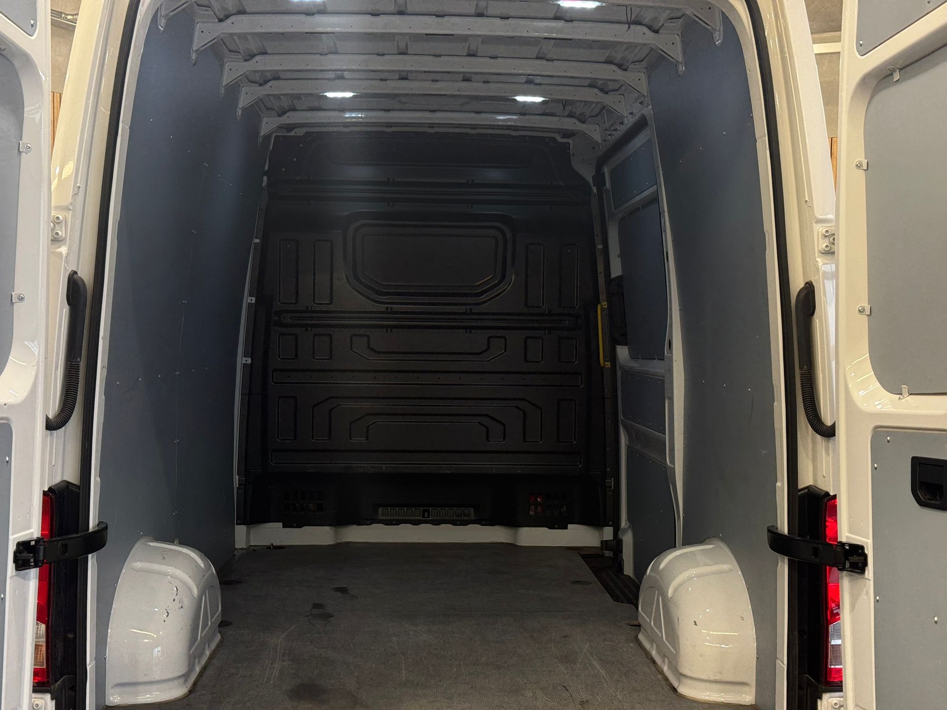 VW Crafter 35 2.0 TDI L3 H3 *140PS*-image-4
