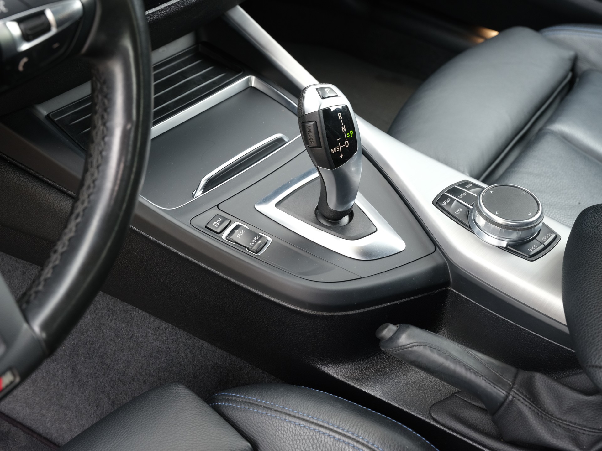 BMW 118i Edition M Sport Steptronic-image-13