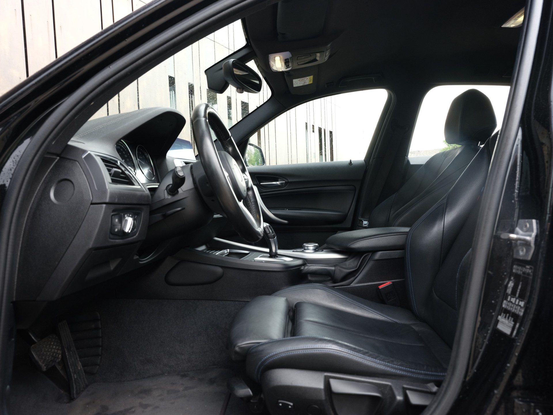BMW 118i Edition M Sport Steptronic-image-10