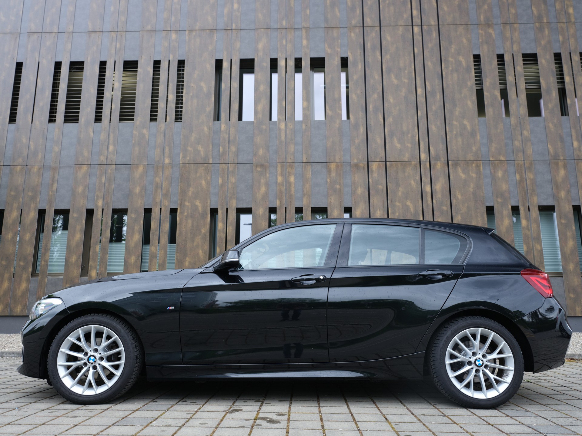 BMW 118i Edition M Sport Steptronic-showroom-element-3