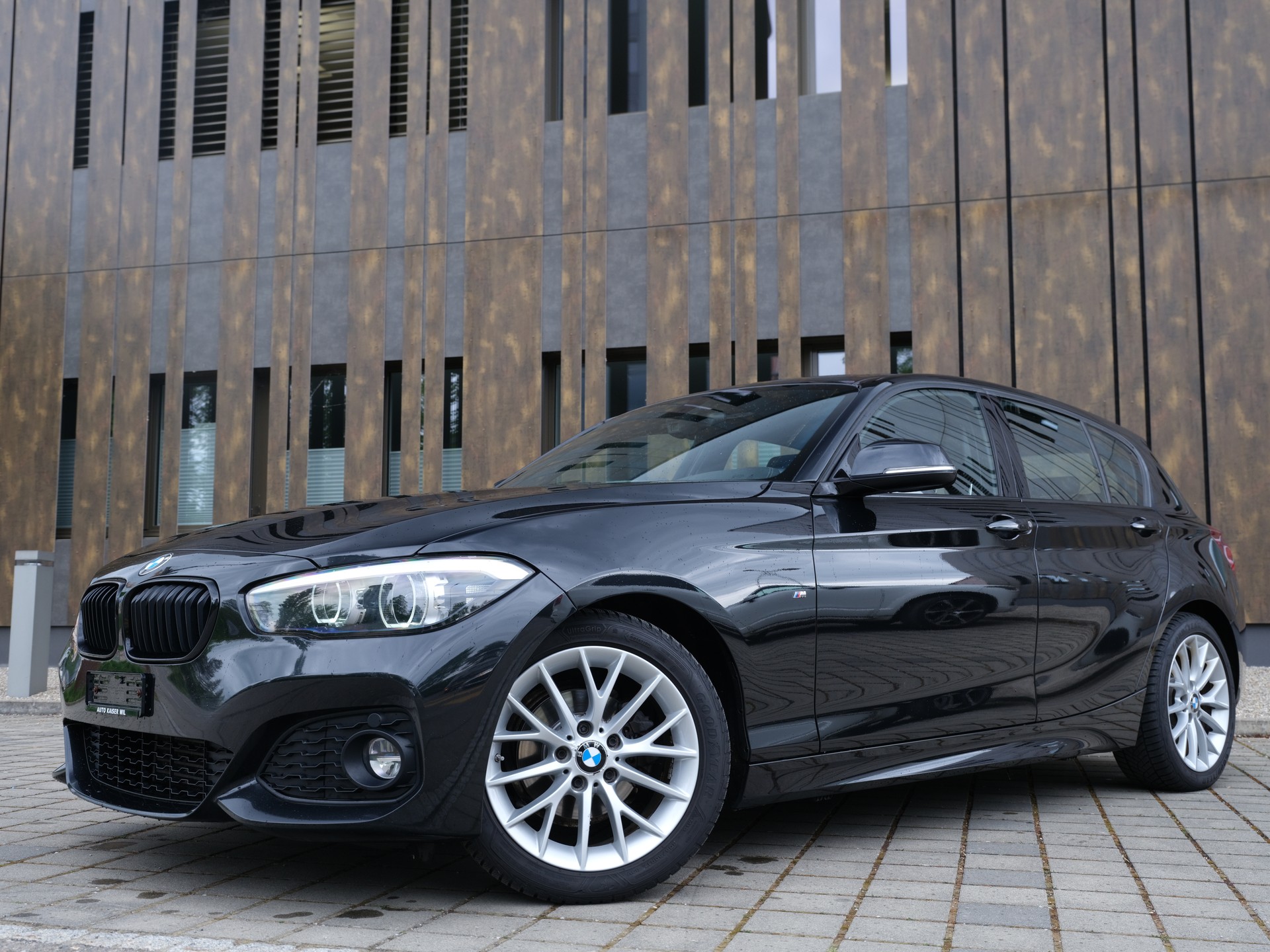 BMW 118i Edition M Sport Steptronic-showroom-element-1