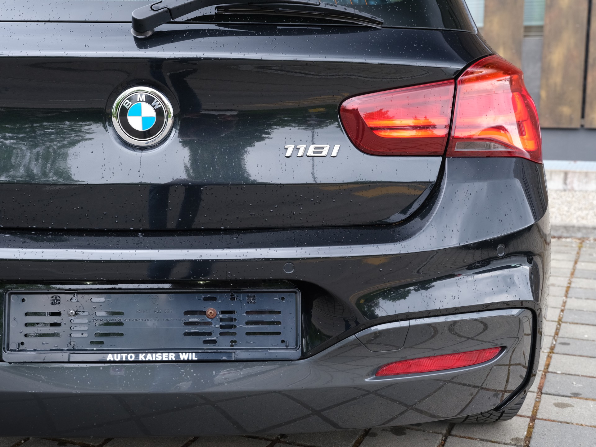 BMW 118i Edition M Sport Steptronic-image-8