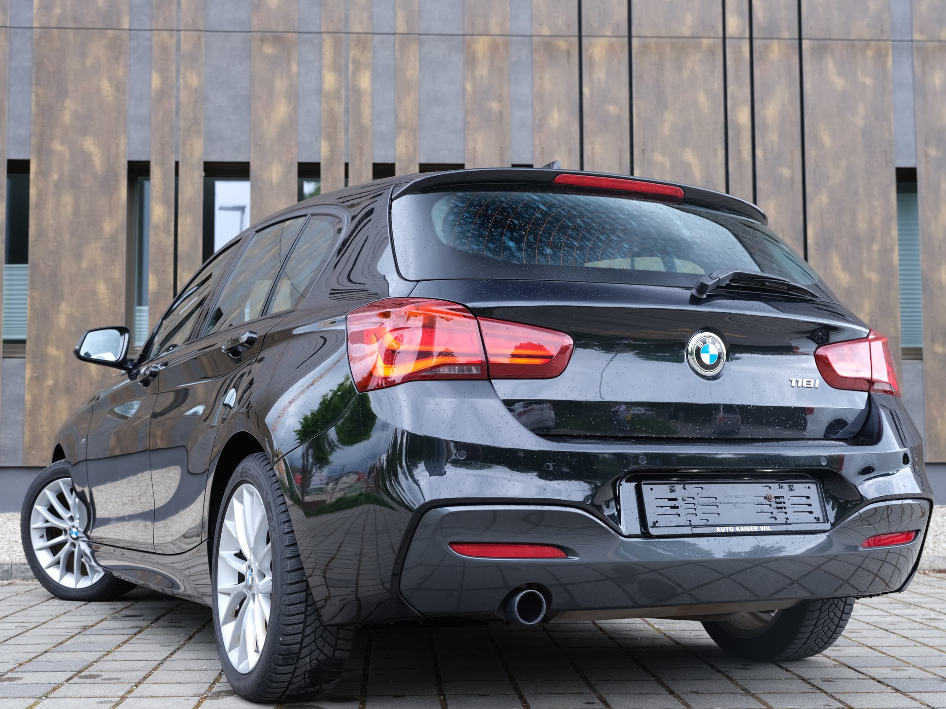BMW 118i Edition M Sport Steptronic-image-7
