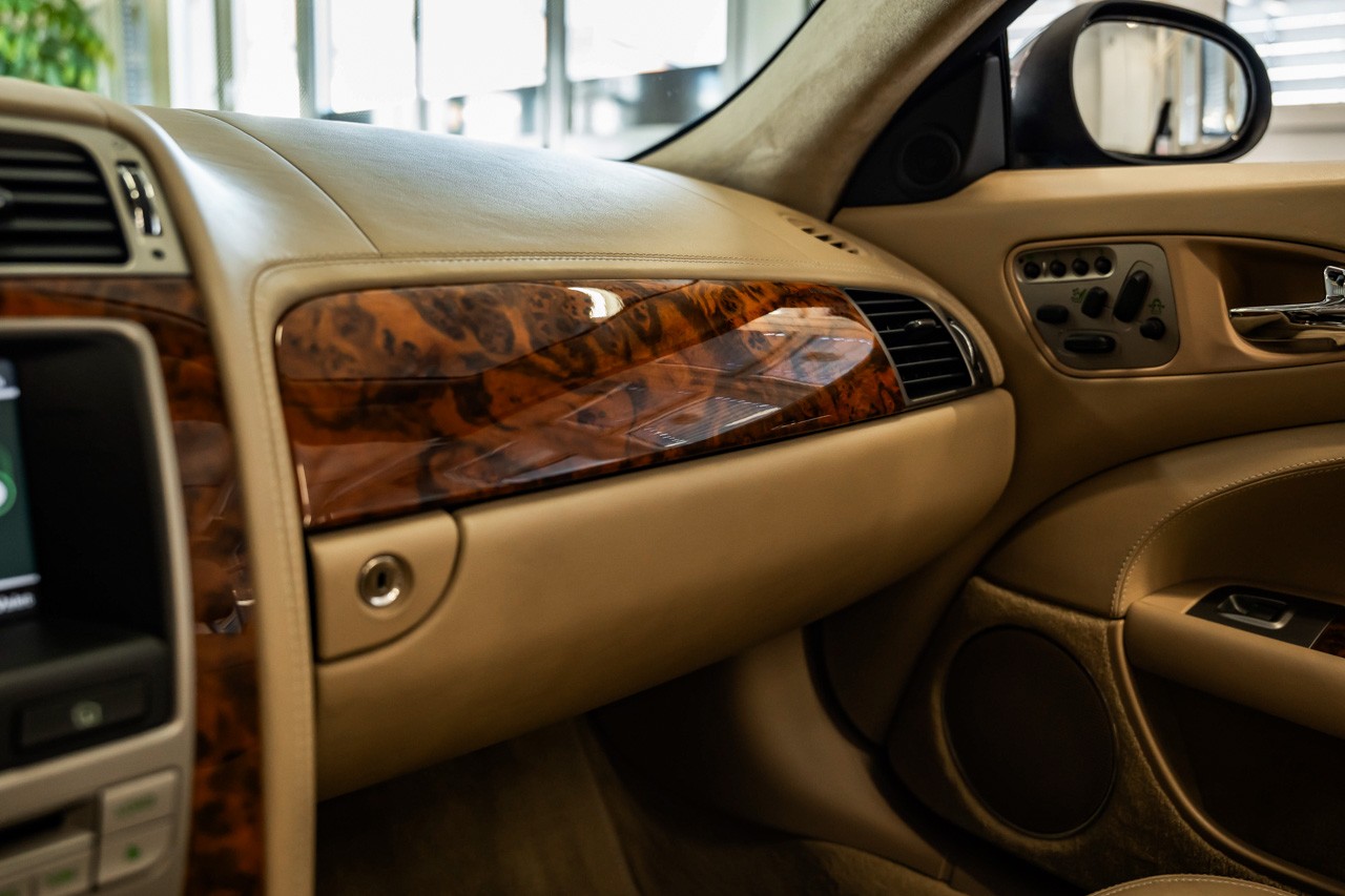 JAGUAR XKR 4.2 V8 SC Automatic-image-31