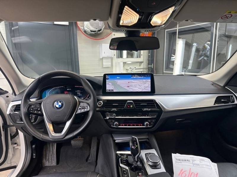 BMW 520e Touring Steptronic-image-8
