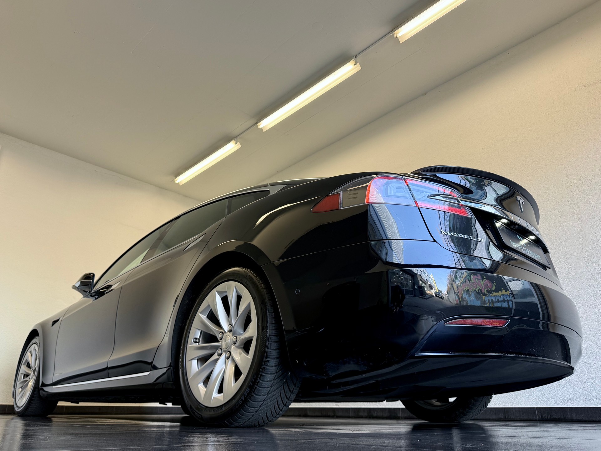 TESLA Model S 75 D-image-8
