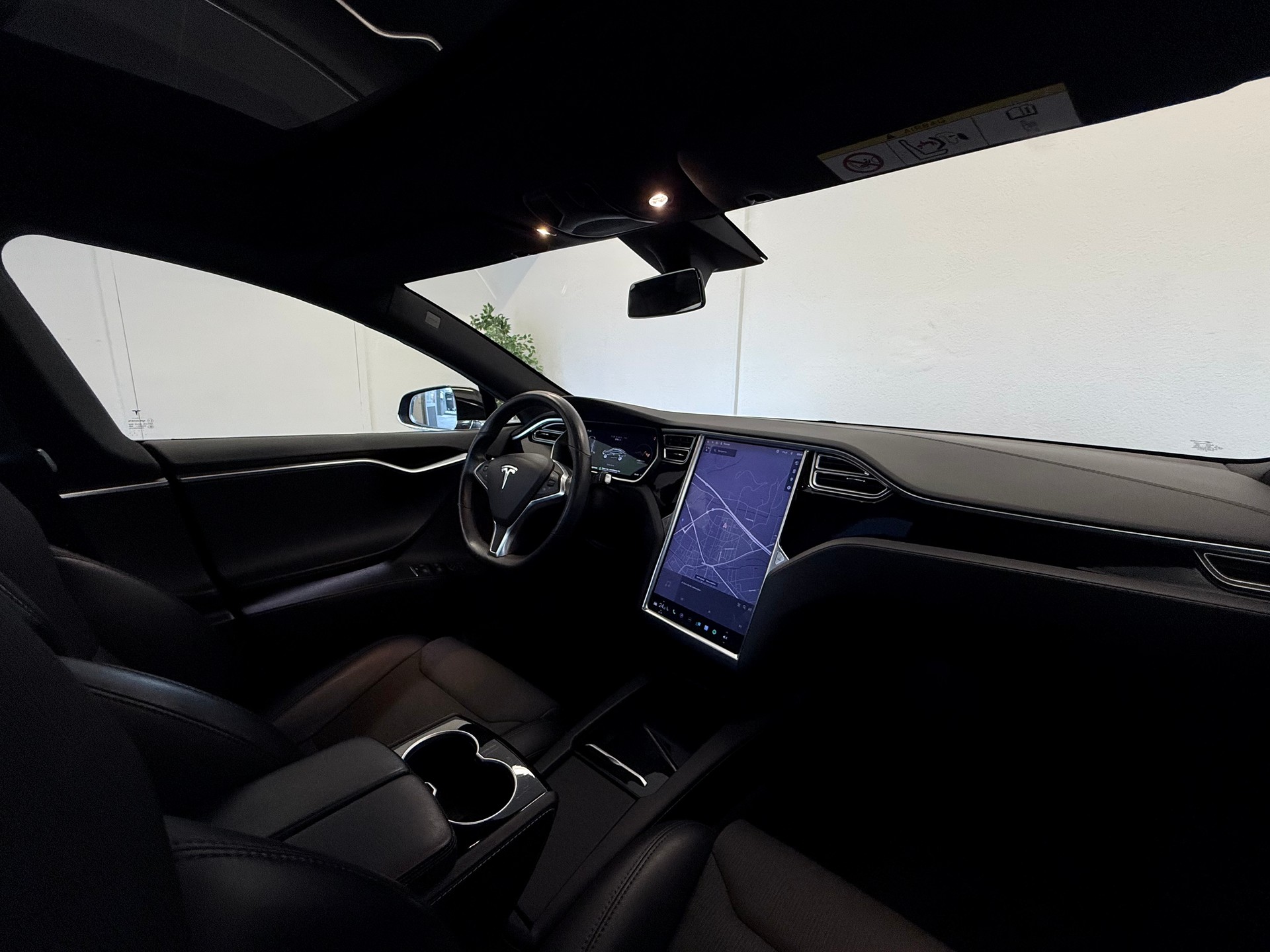 TESLA Model S 75 D-image-16