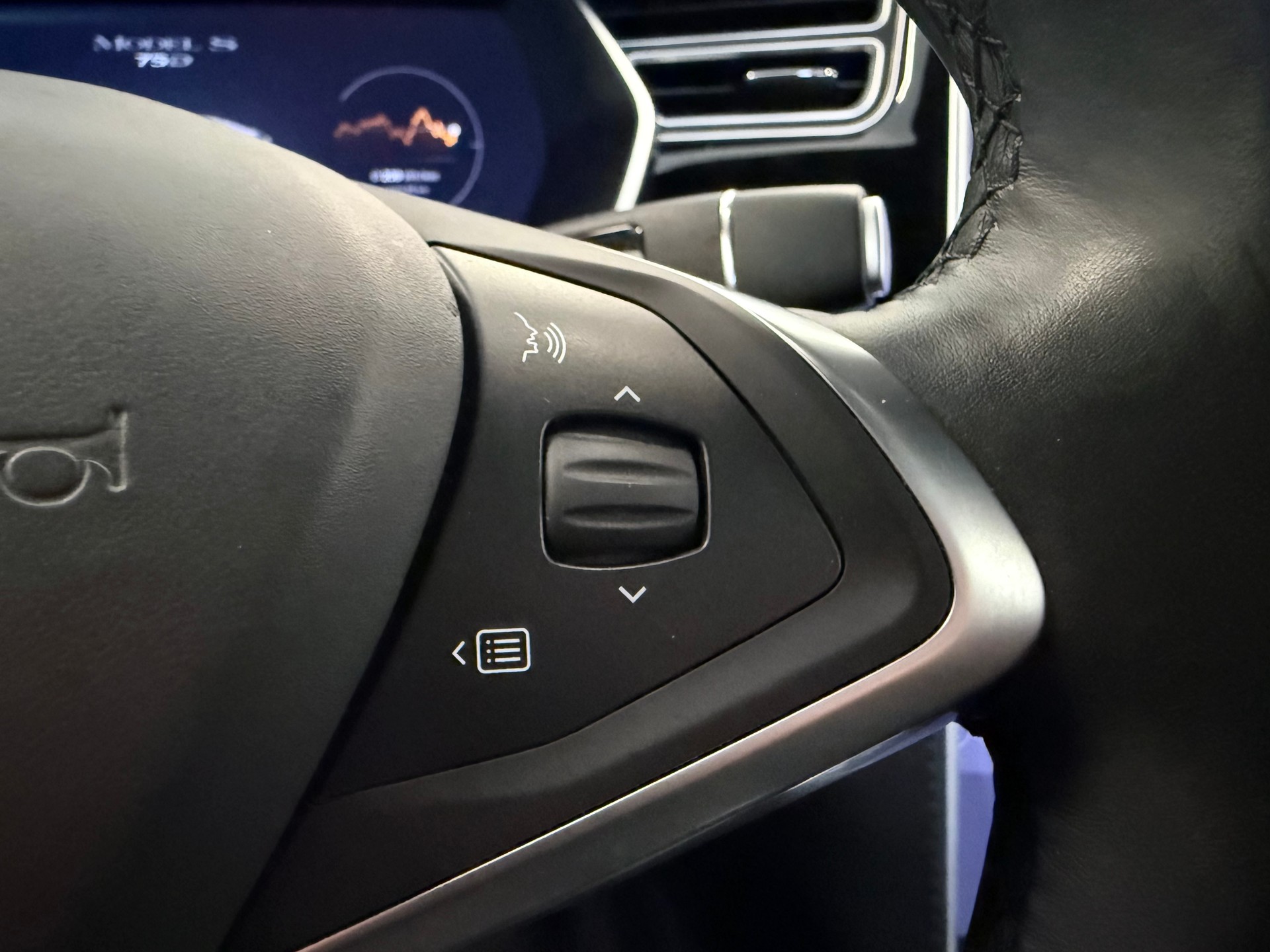 TESLA Model S 75 D-image-24