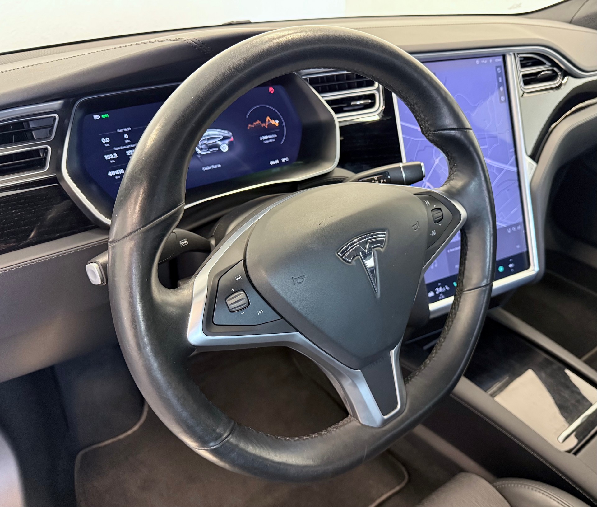 TESLA Model S 75 D-image-21
