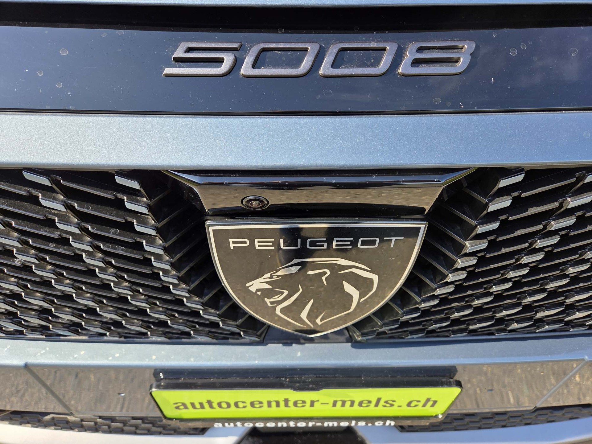 PEUGEOT 5008 e-Launch Edition AWD-image-2