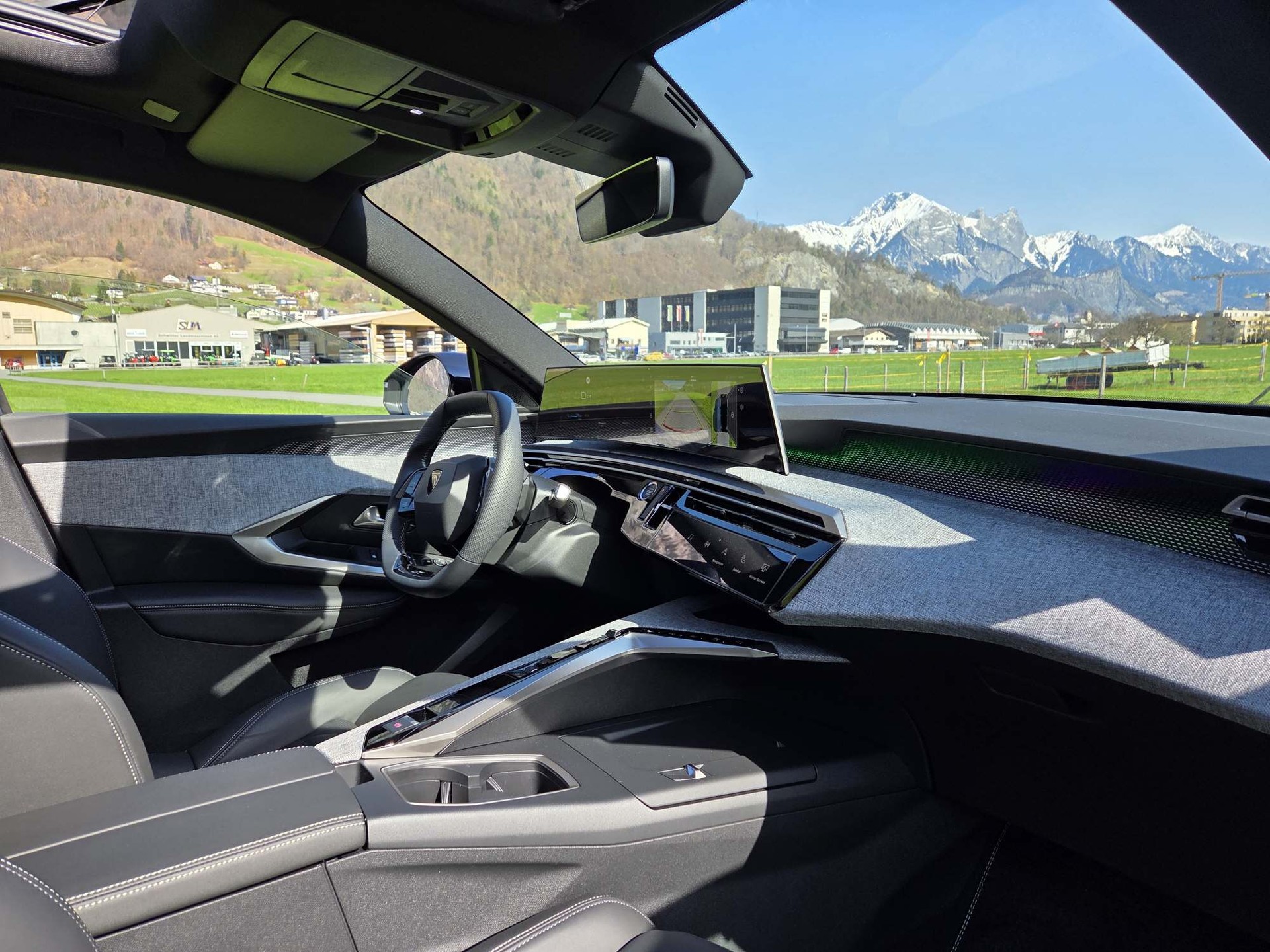 PEUGEOT 5008 e-Launch Edition AWD-image-12