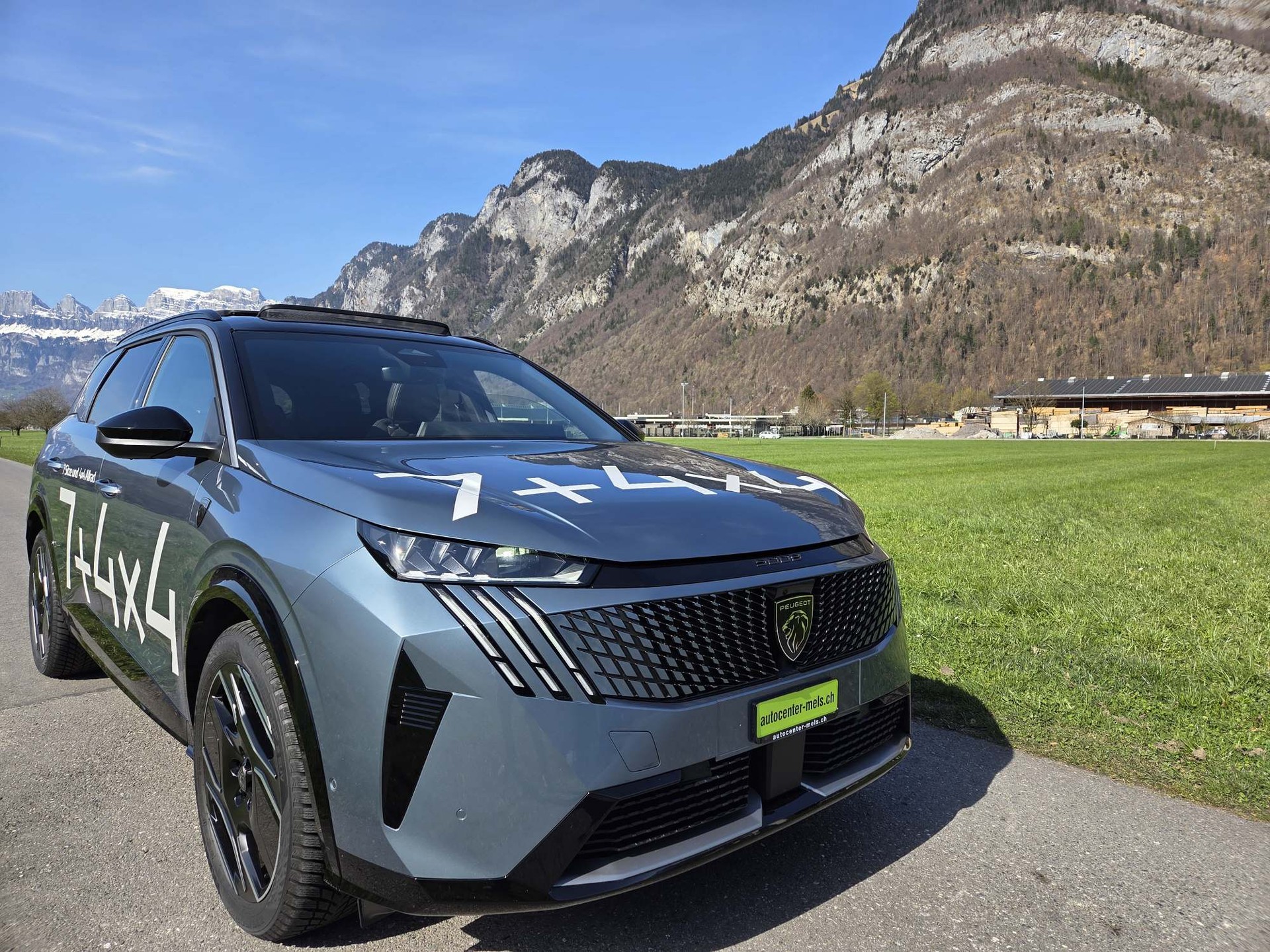 PEUGEOT 5008 e-Launch Edition AWD
