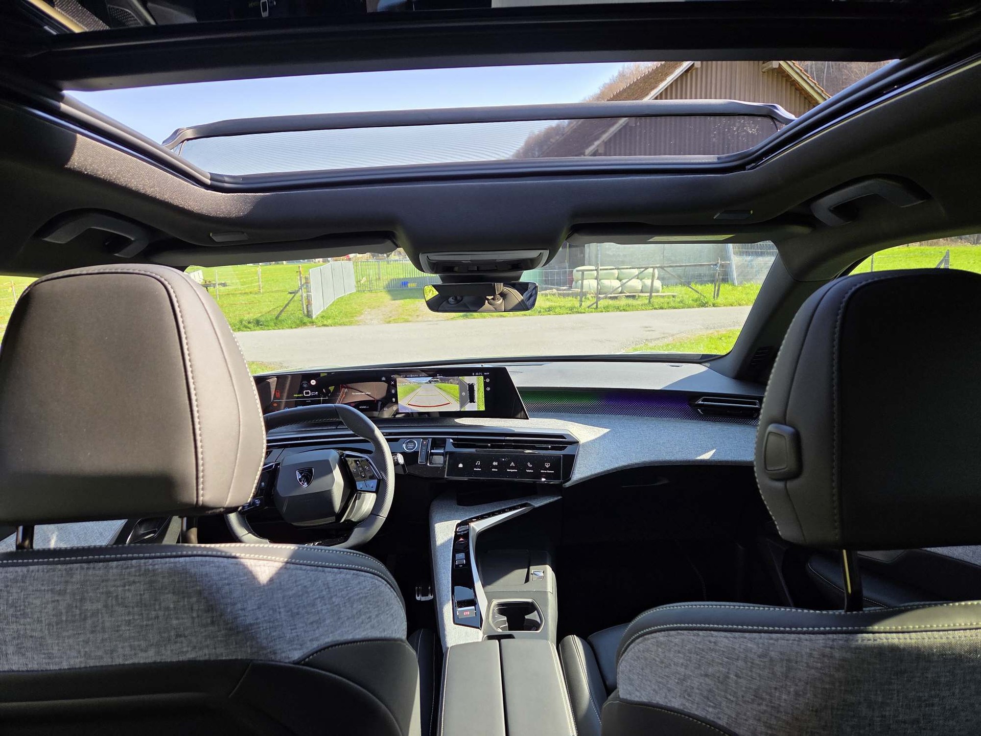 PEUGEOT 5008 e-Launch Edition AWD-image-13