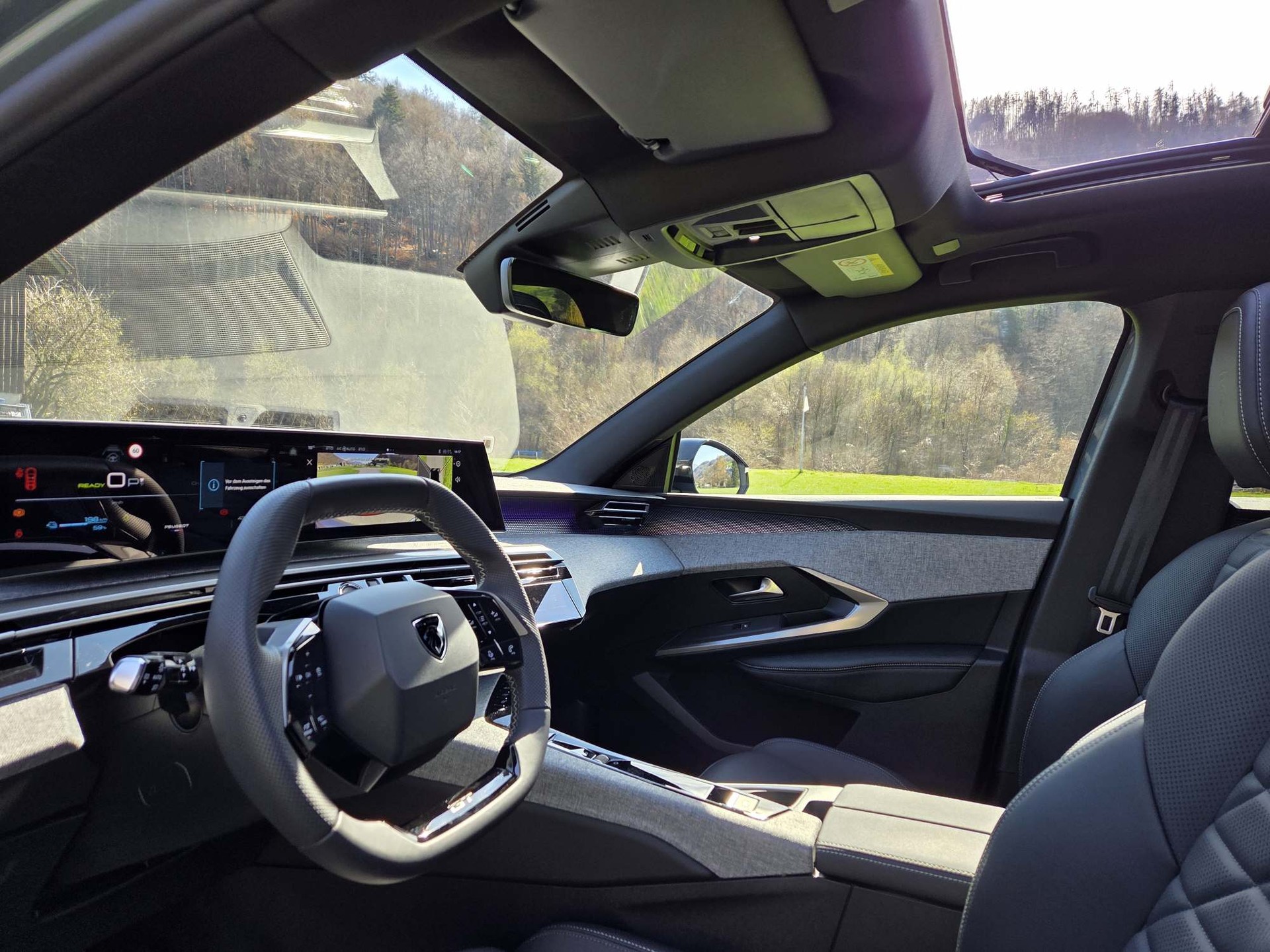 PEUGEOT 5008 e-Launch Edition AWD-image-14