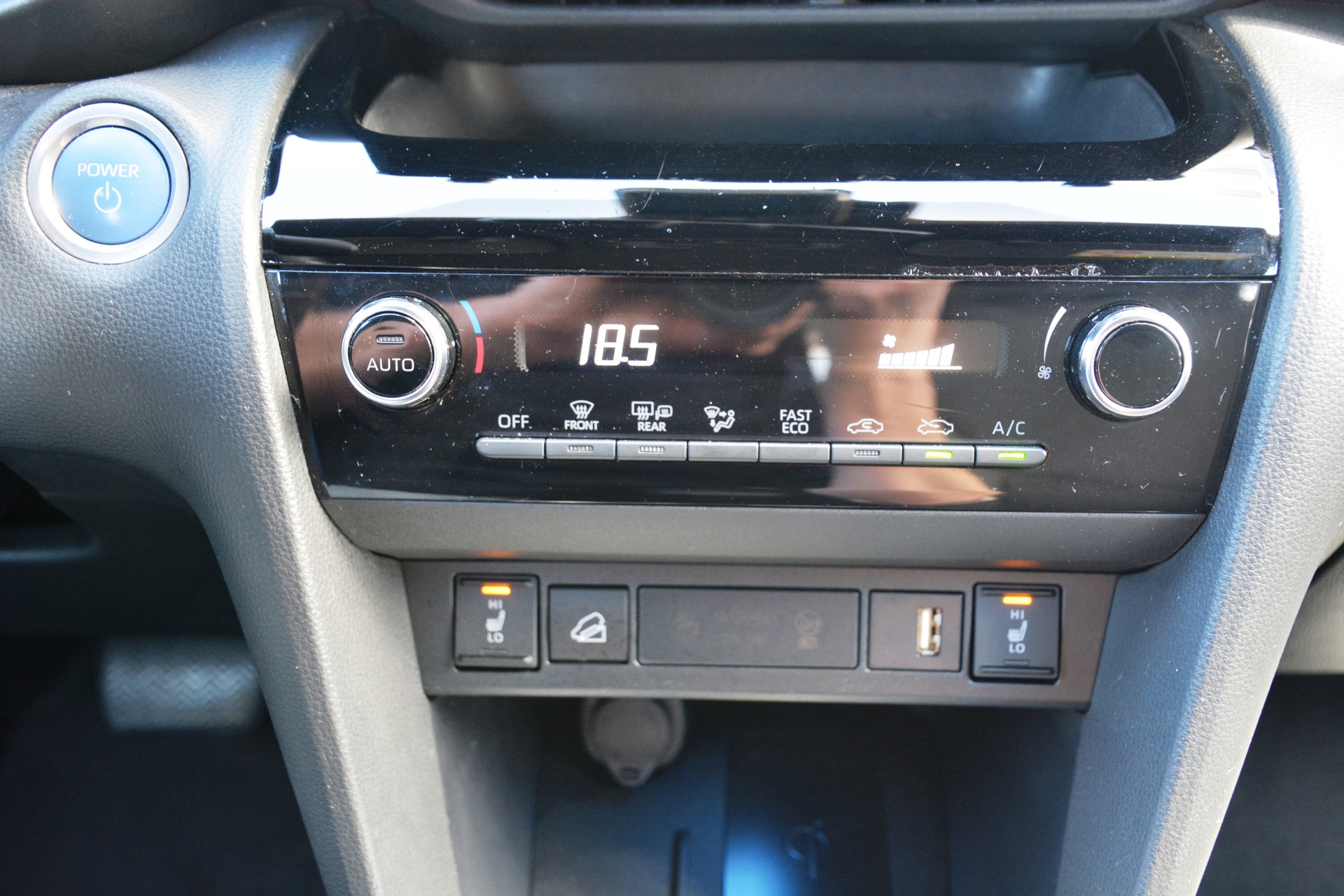 TOYOTA Yaris Cross 1.5 Trend e-CVT AWDi-image-10