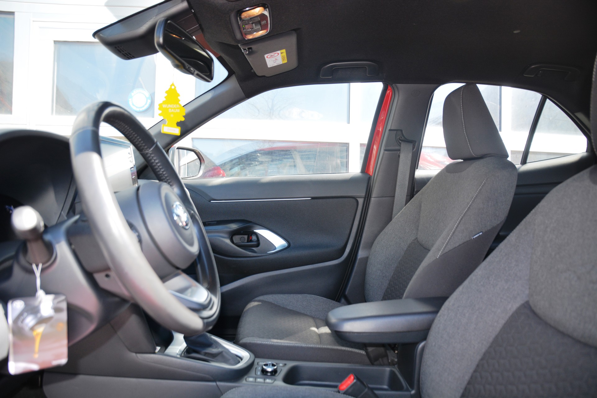TOYOTA Yaris Cross 1.5 Trend e-CVT AWDi-image-14