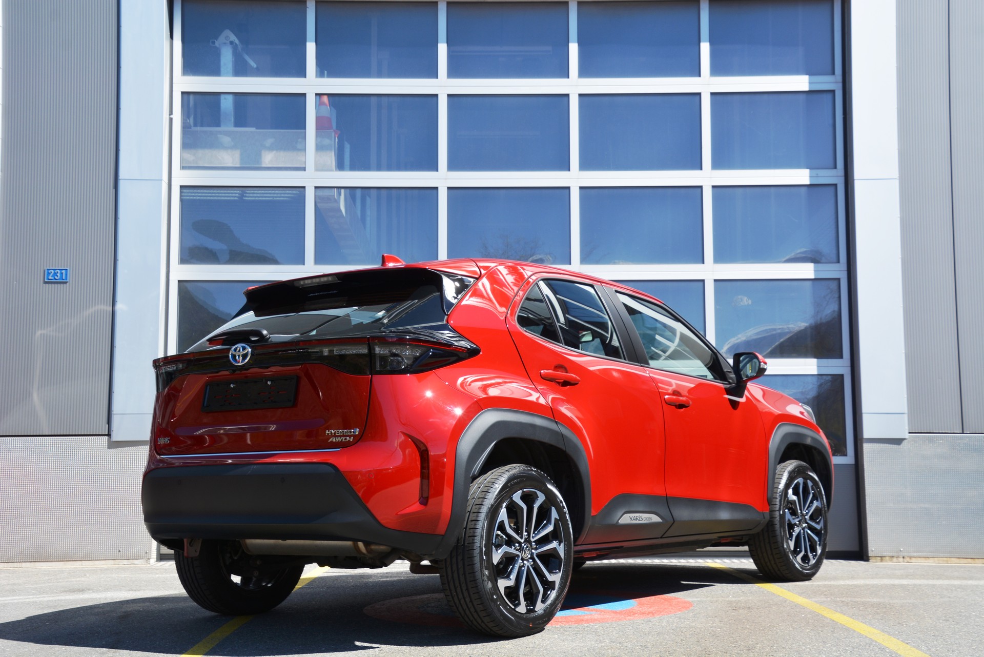 TOYOTA Yaris Cross 1.5 Trend e-CVT AWDi-image-1