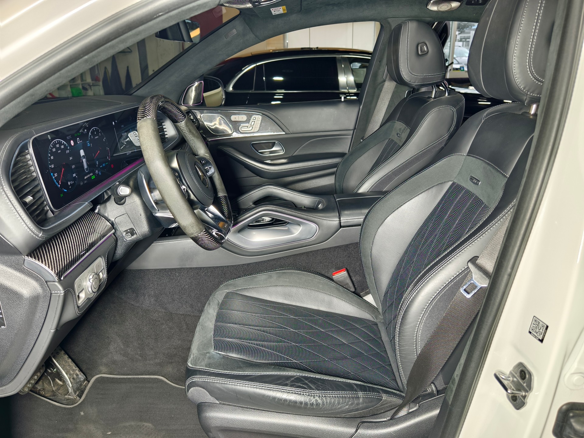 MERCEDES-BENZ GLE 63 S AMG 4matic+ Coupé-image-9