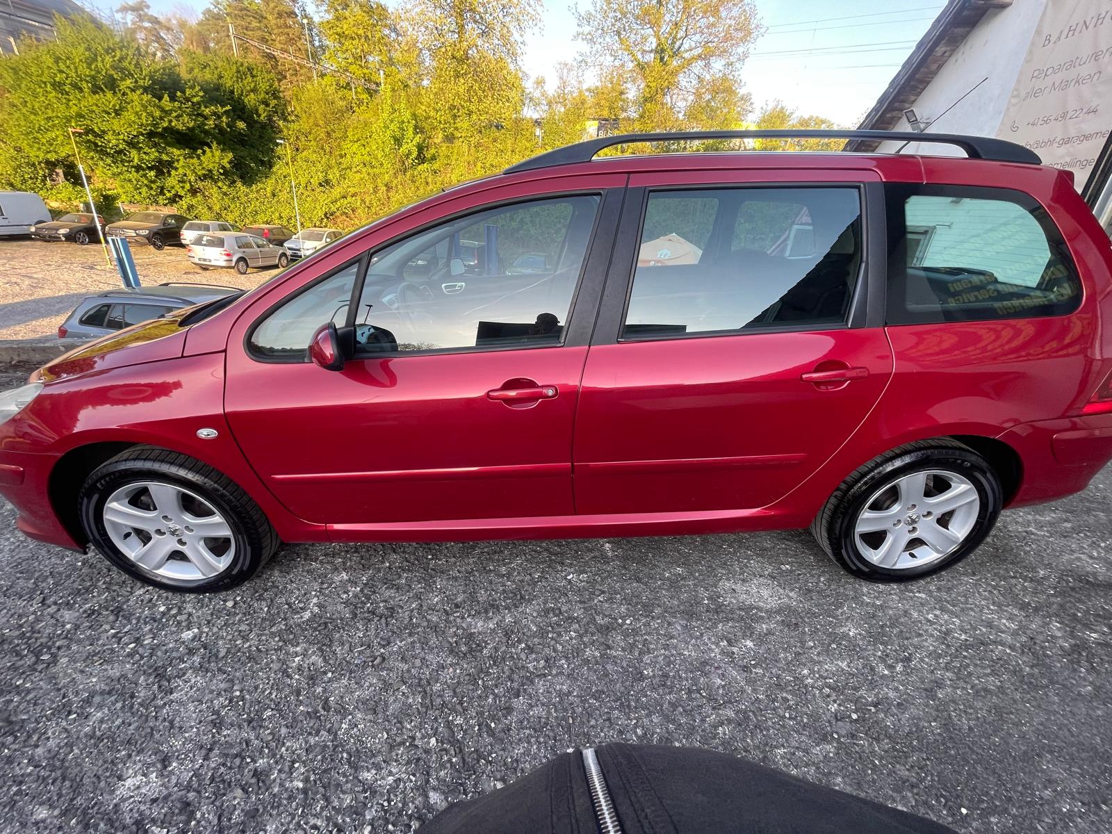 PEUGEOT Break 2.0i-image-2