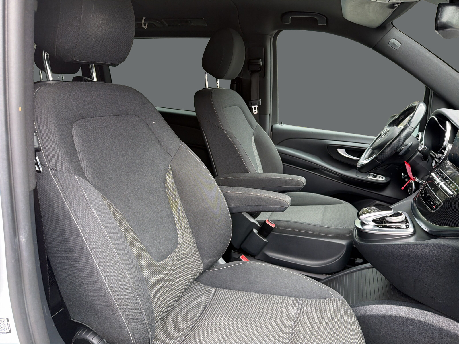 MERCEDES-BENZ V 250 d L 4Matic-image-17