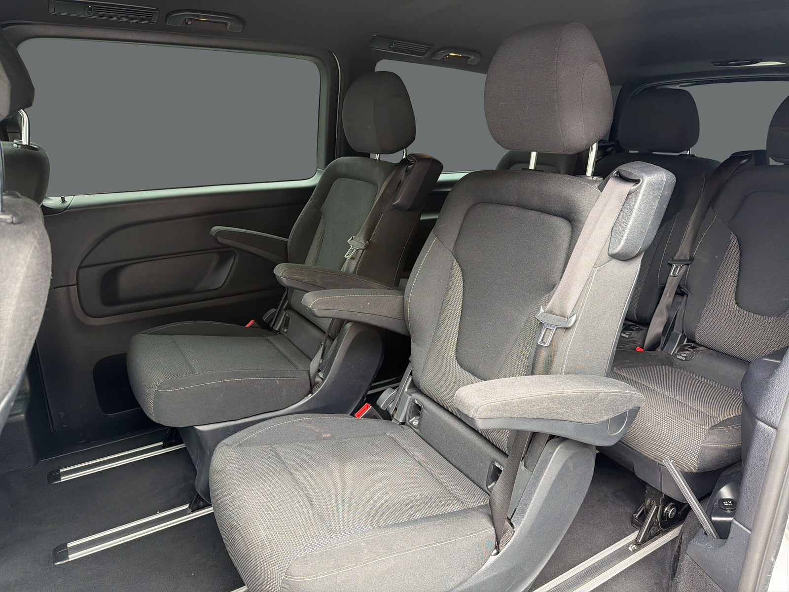 MERCEDES-BENZ V 250 d L 4Matic-image-13