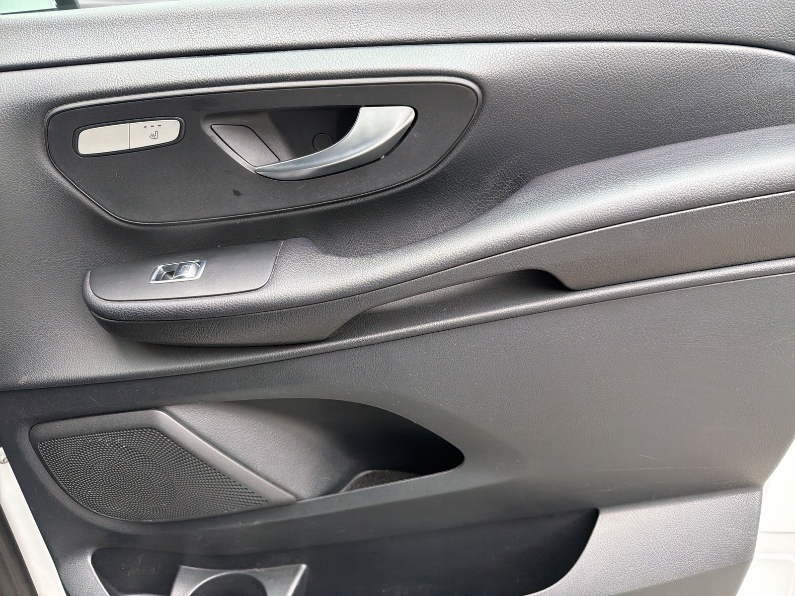 MERCEDES-BENZ V 250 d L 4Matic-image-16