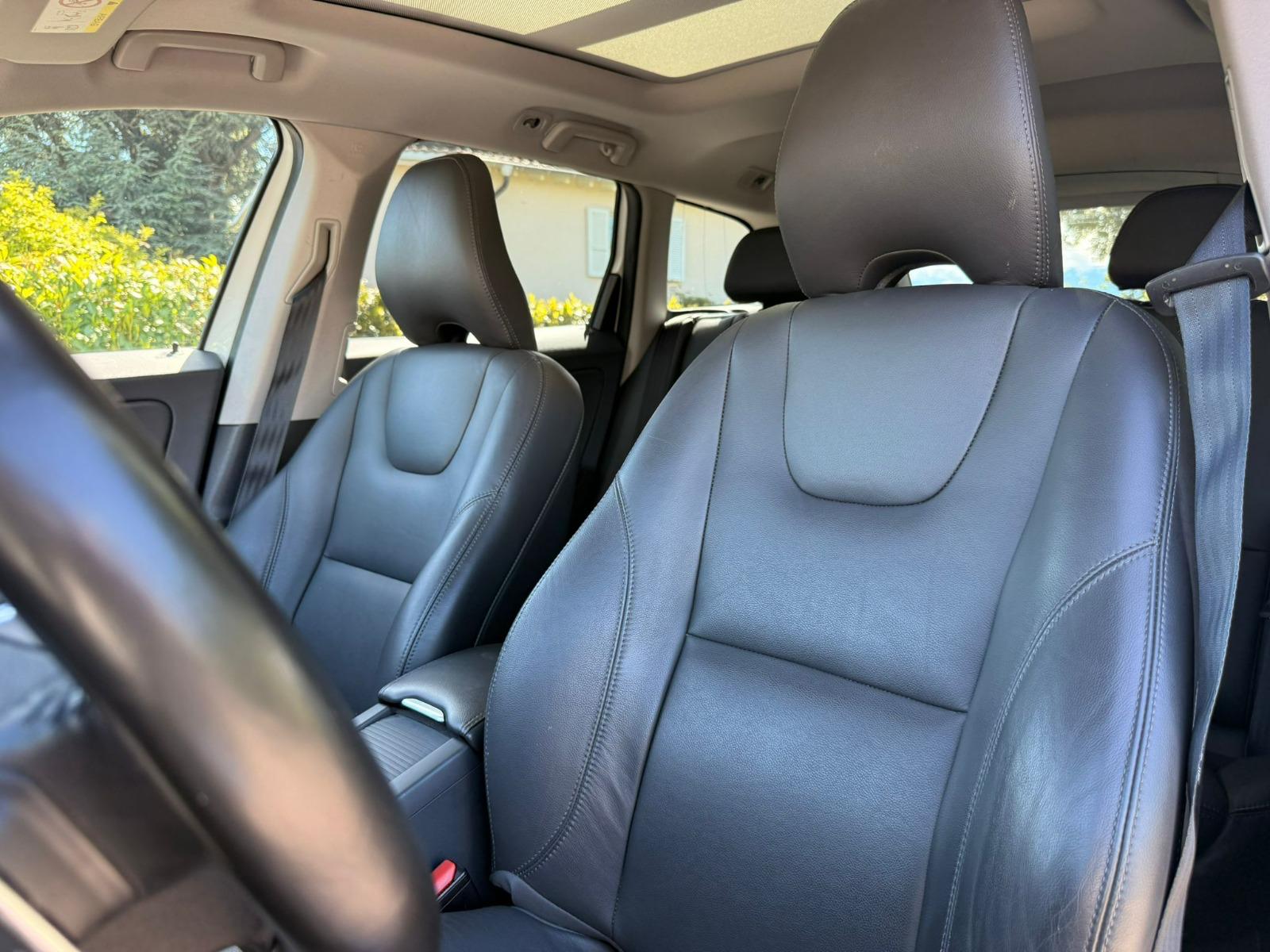 VOLVO XC60 T6 AWD Summum Geartronic-image-13