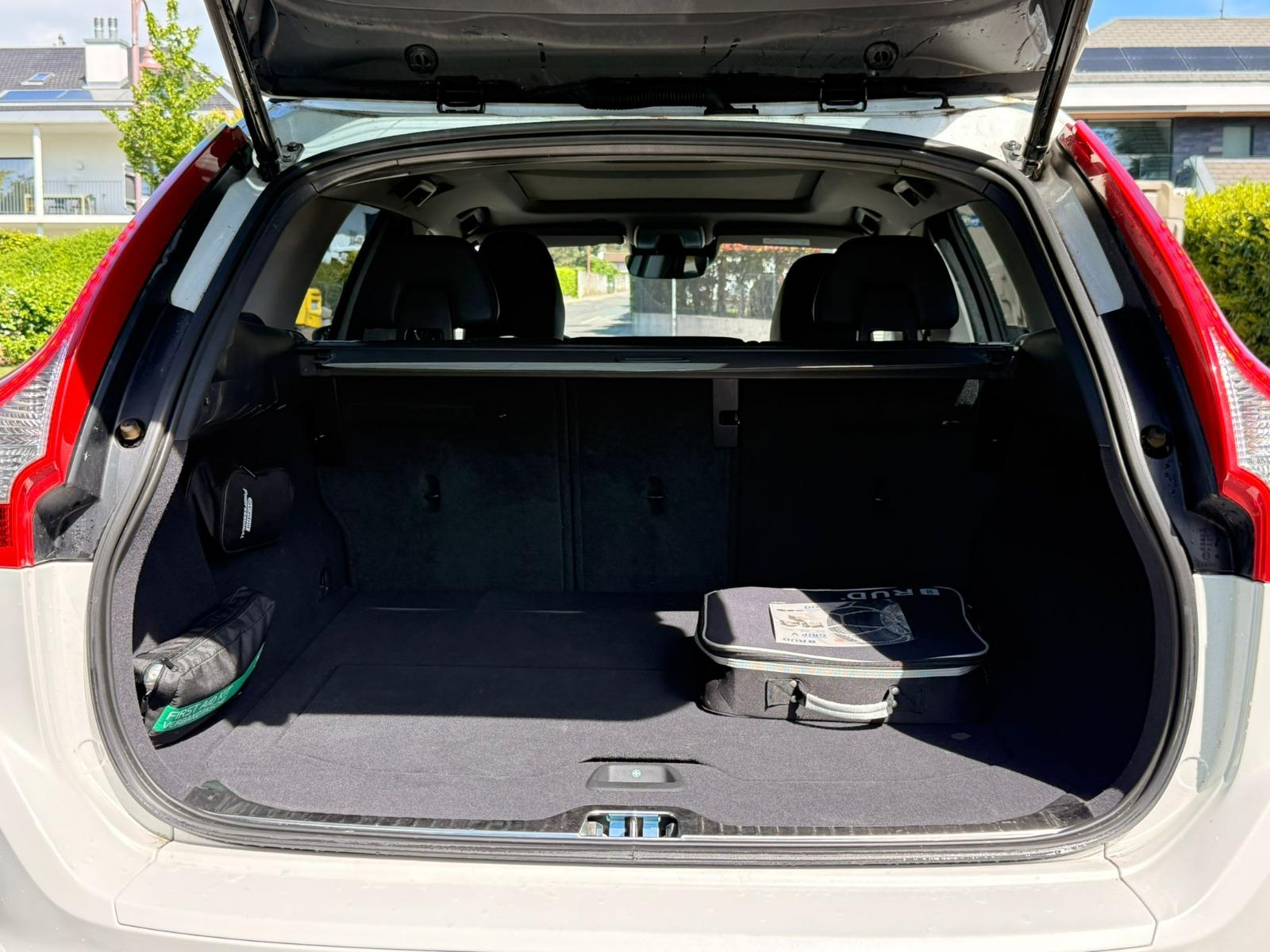 VOLVO XC60 T6 AWD Summum Geartronic-image-25