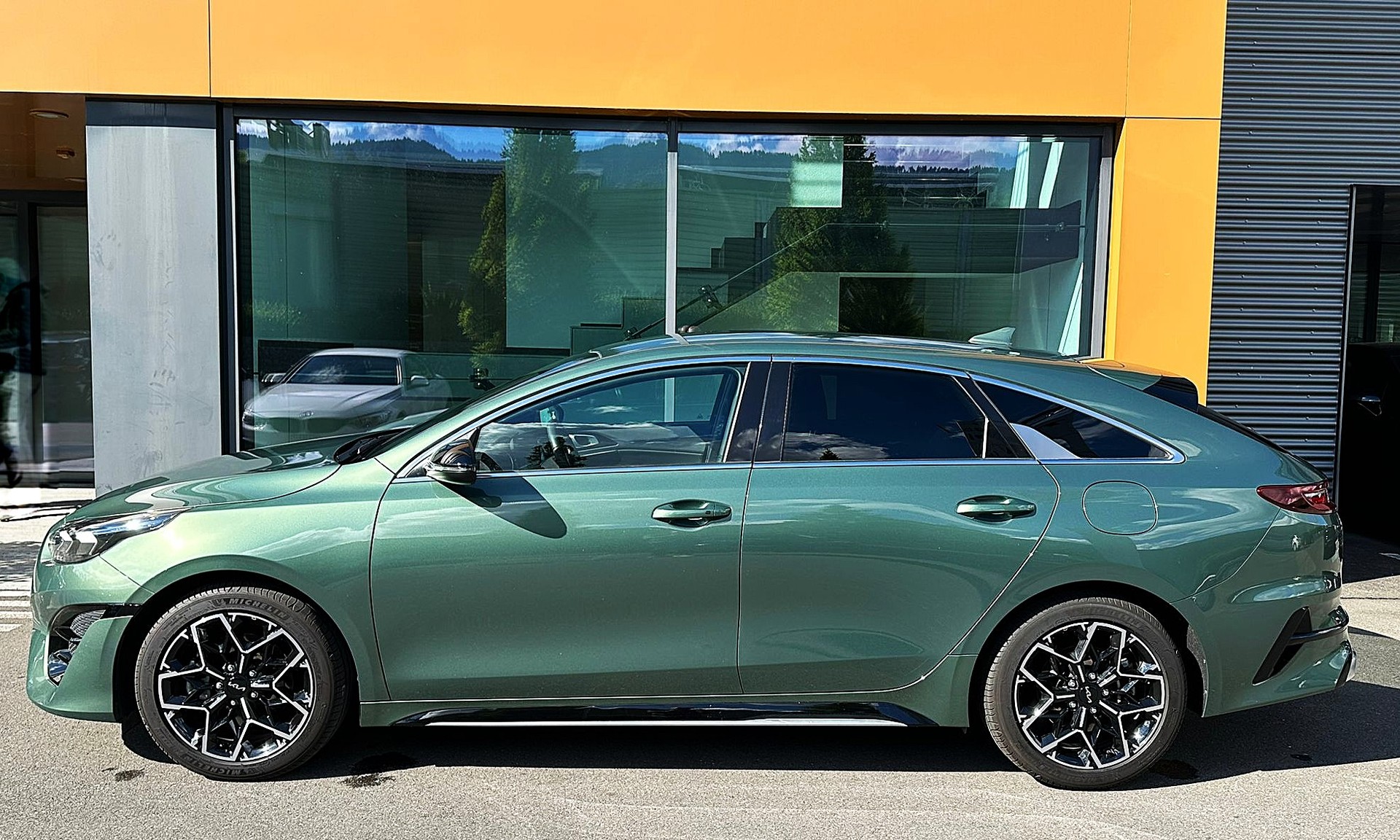 KIA ProCeed 1.5 T-GDi MHEV GT-Line DCT-image-4