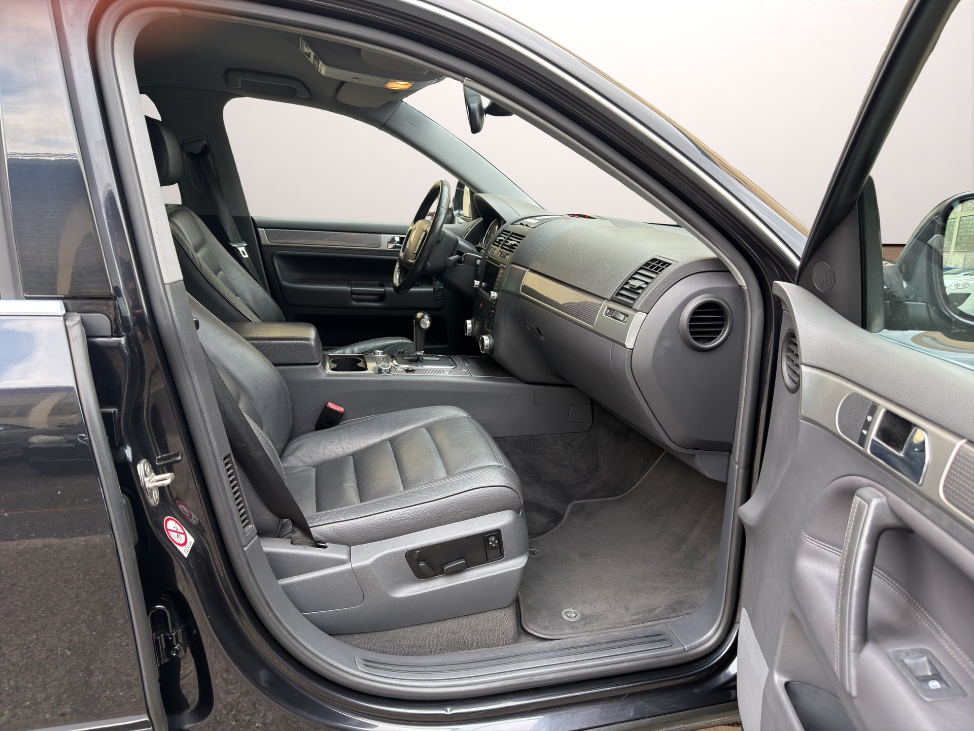 VW Touareg 3.0 TDI-image-13