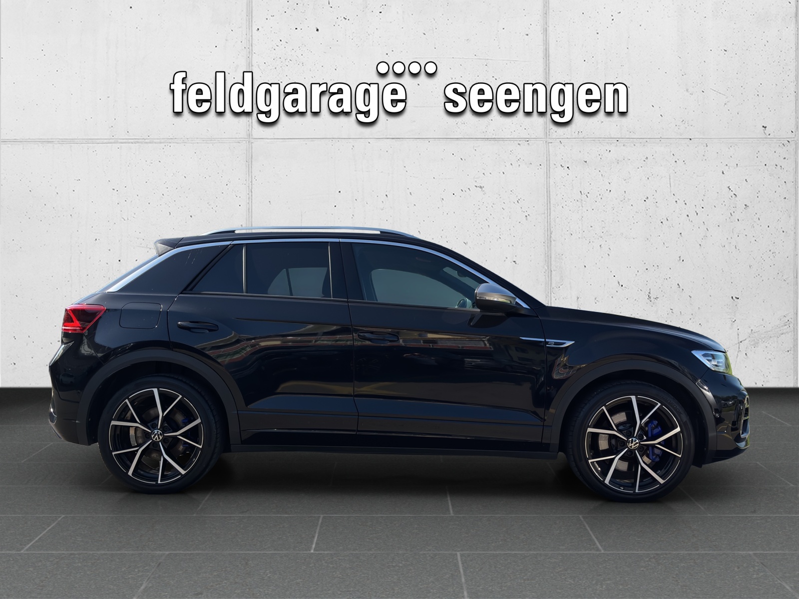 VW T-Roc 2.0 TSI R DSG 4Motion mit AHK, Akrapovic Abgasanlage & Winterräder-showroom-element-3