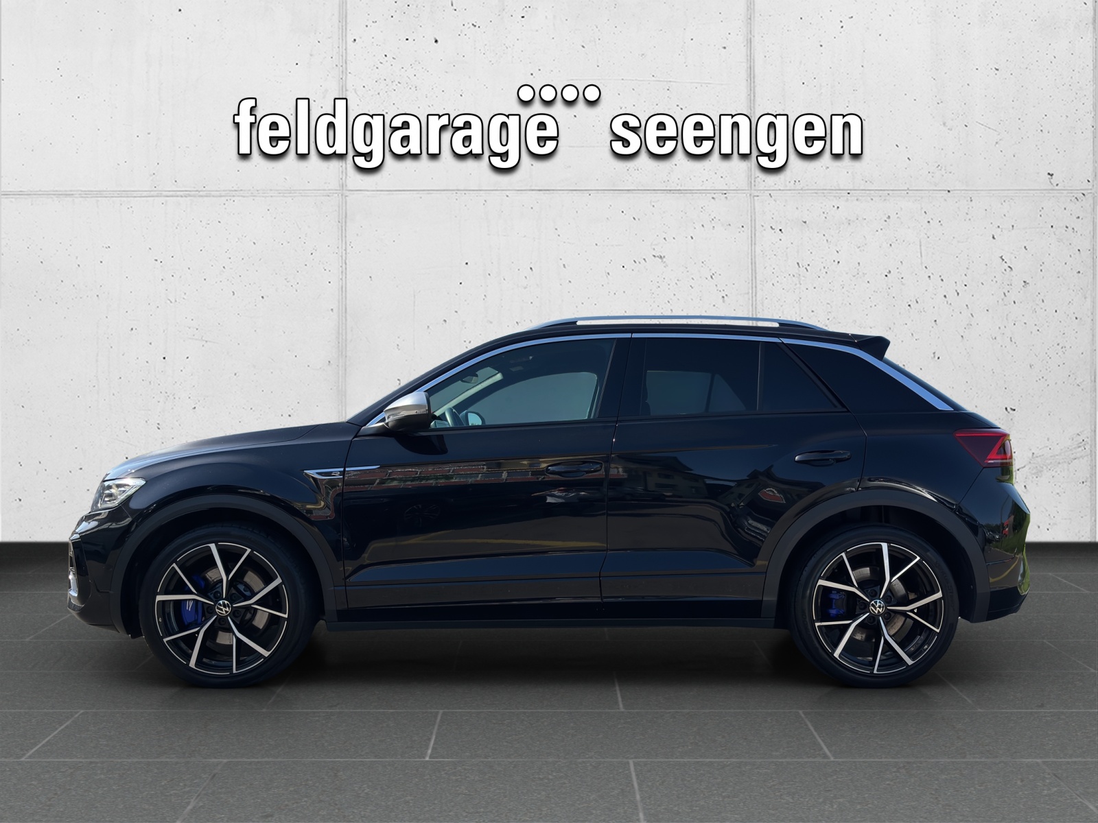 VW T-Roc 2.0 TSI R DSG 4Motion mit AHK, Akrapovic Abgasanlage & Winterräder-showroom-element-1