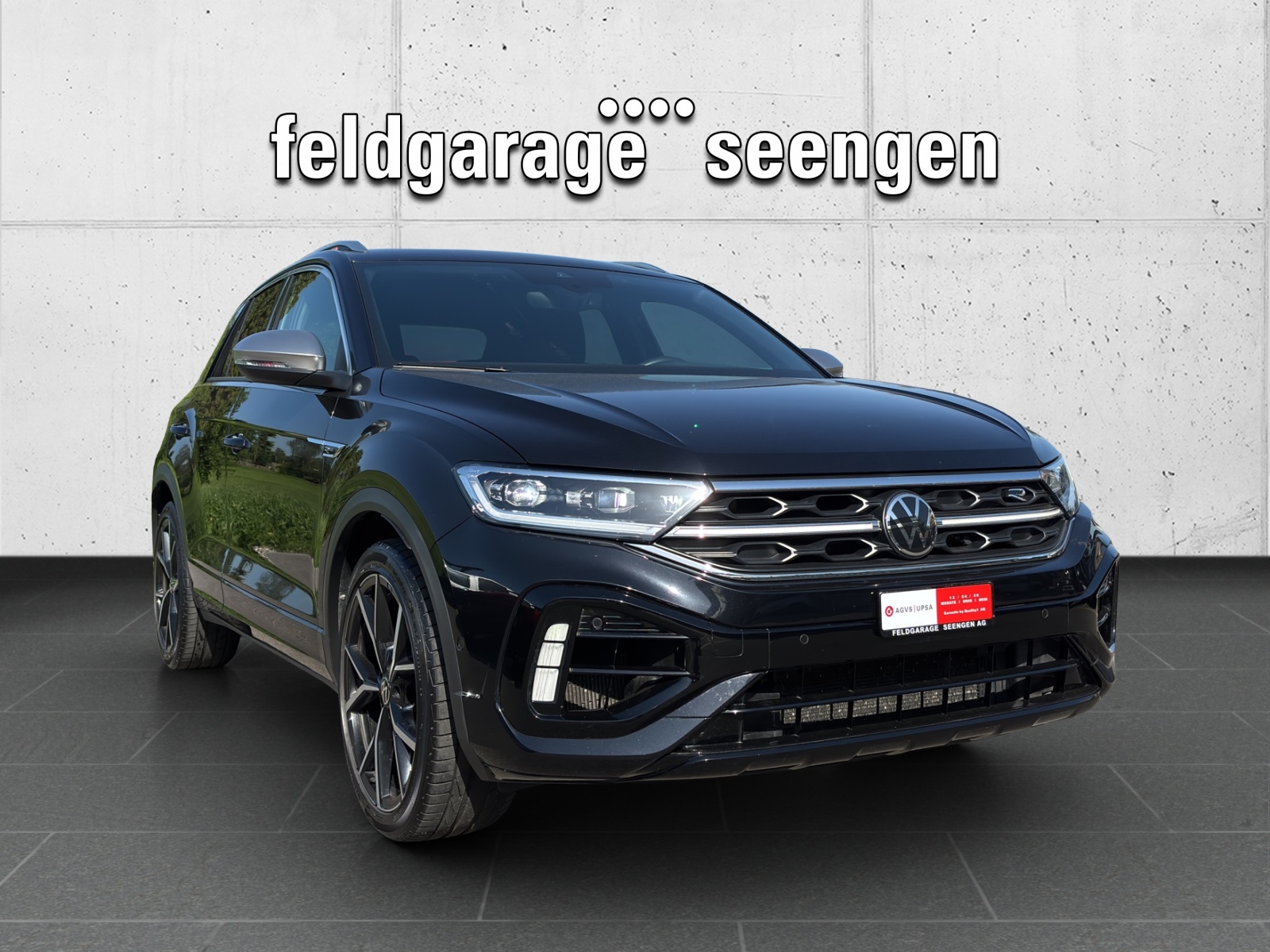VW T-Roc 2.0 TSI R DSG 4Motion mit AHK, Akrapovic Abgasanlage & Winterräder-showroom-element-2