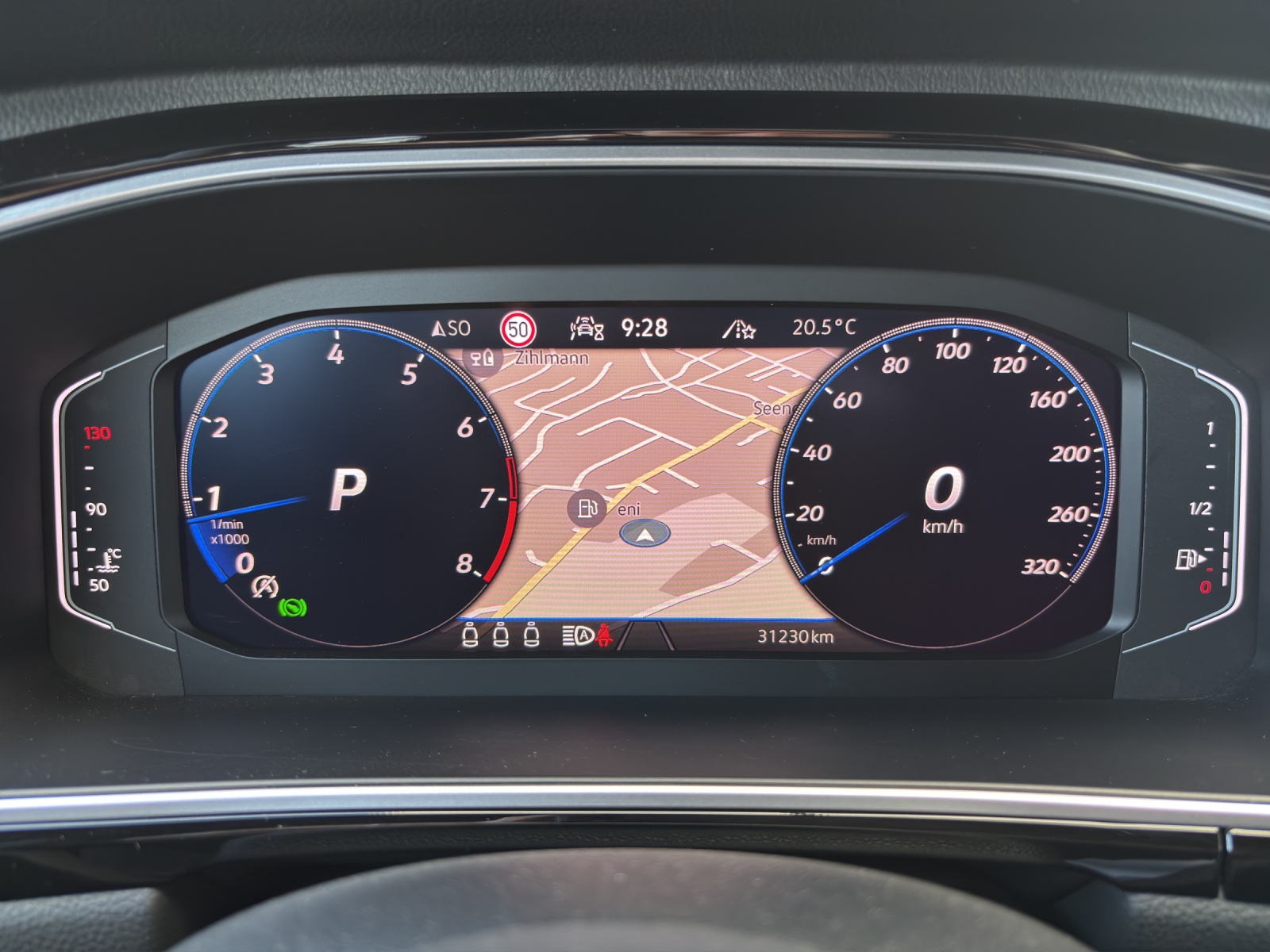 VW T-Roc 2.0 TSI R DSG 4Motion mit AHK, Akrapovic Abgasanlage & Winterräder-image-16