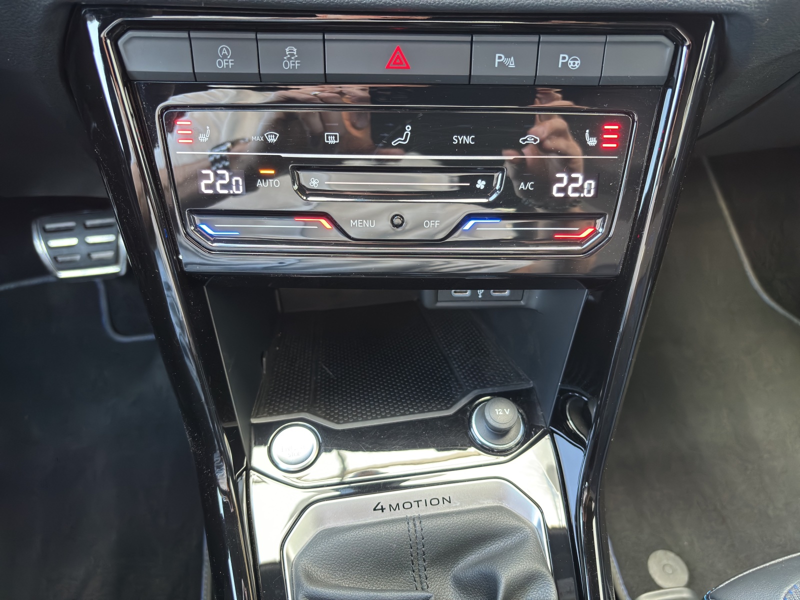 VW T-Roc 2.0 TSI R DSG 4Motion mit AHK, Akrapovic Abgasanlage & Winterräder-image-18